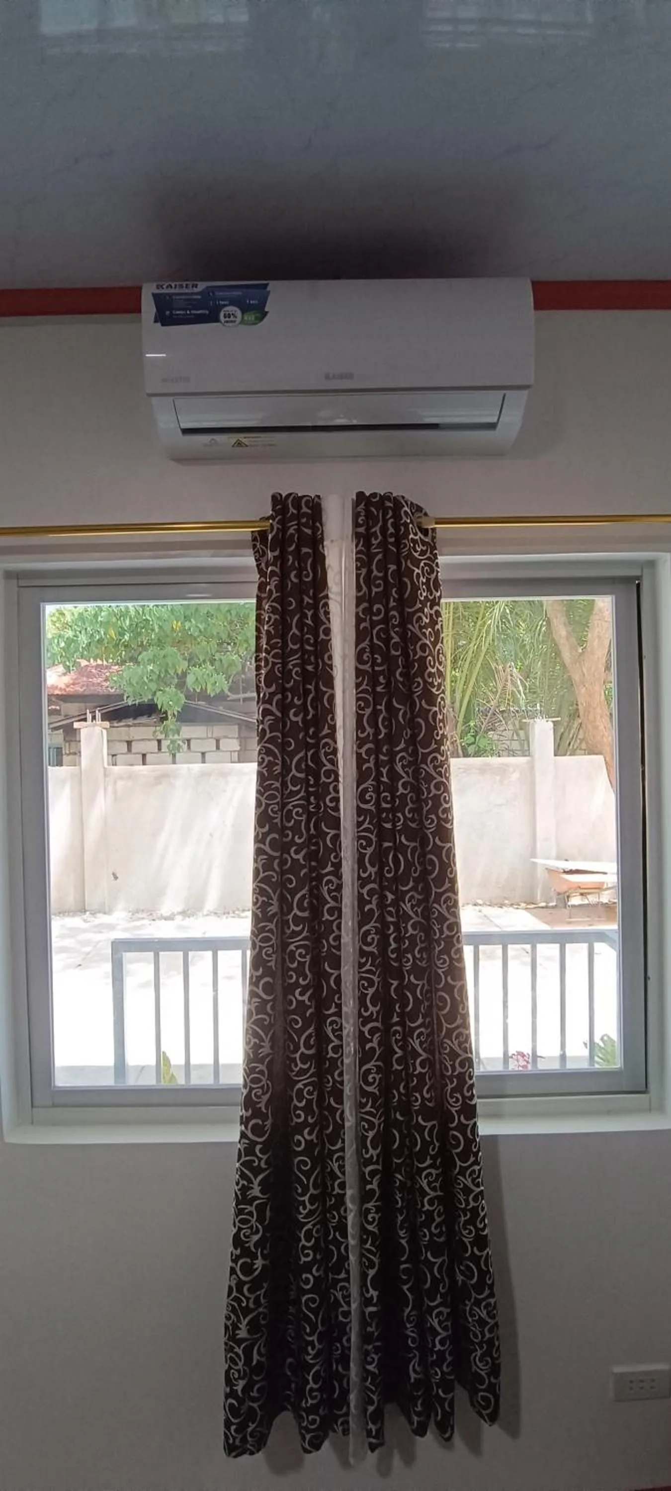 air conditioner in Alona J&J Tourist Inn