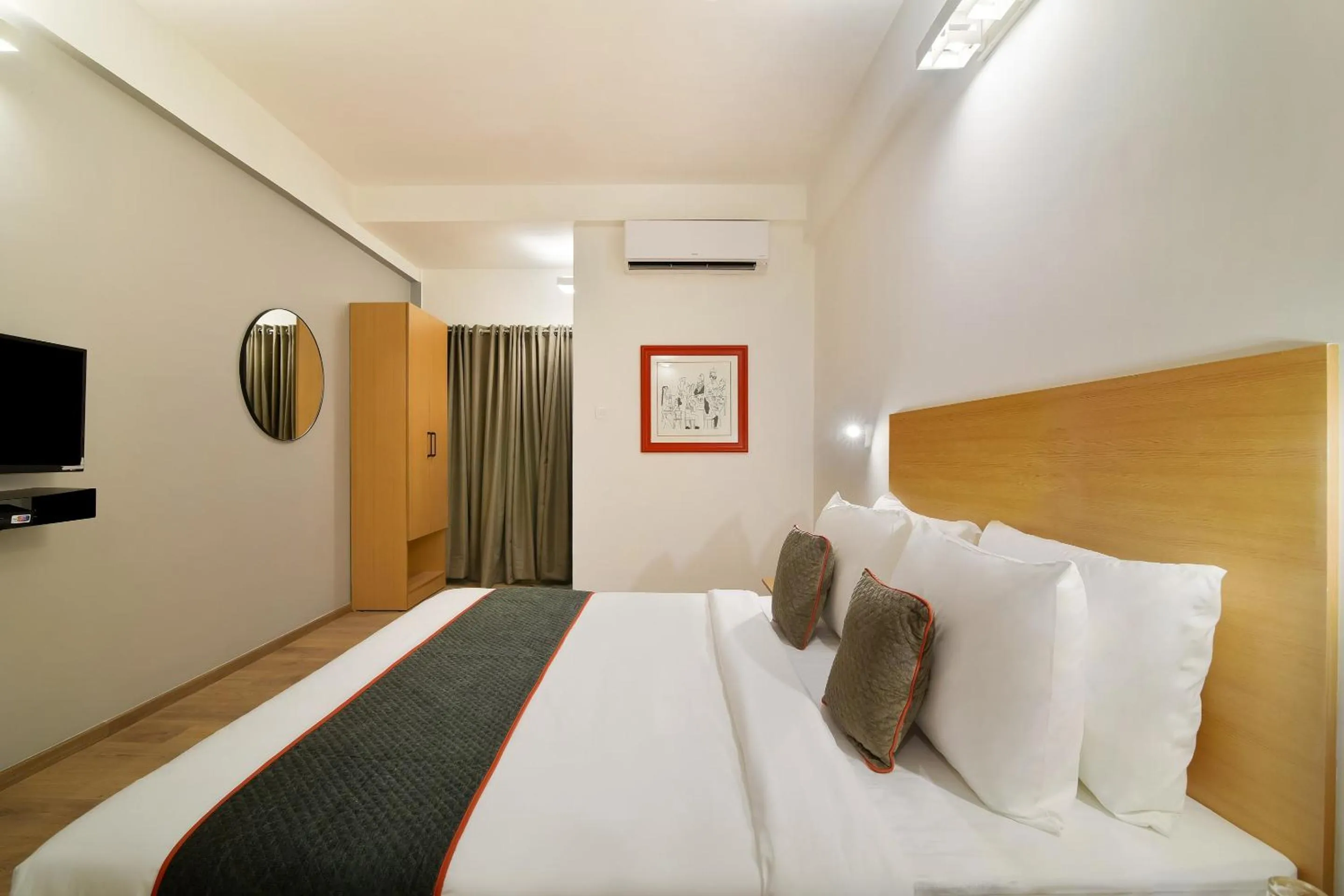 Bedroom, Bed in Super Townhouse Srm Kuppakonam Pudur