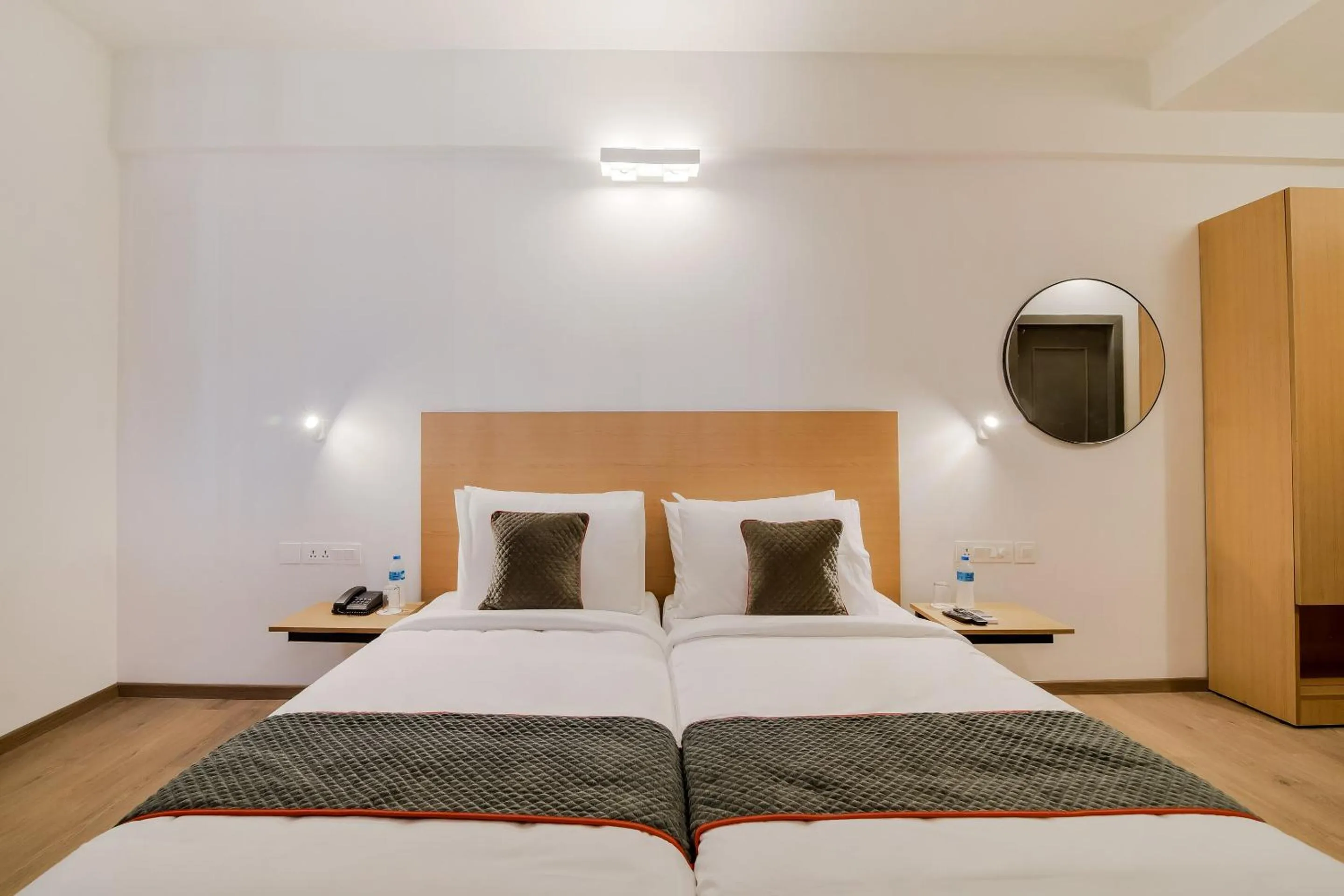 Bedroom, Bed in Super Townhouse Srm Kuppakonam Pudur