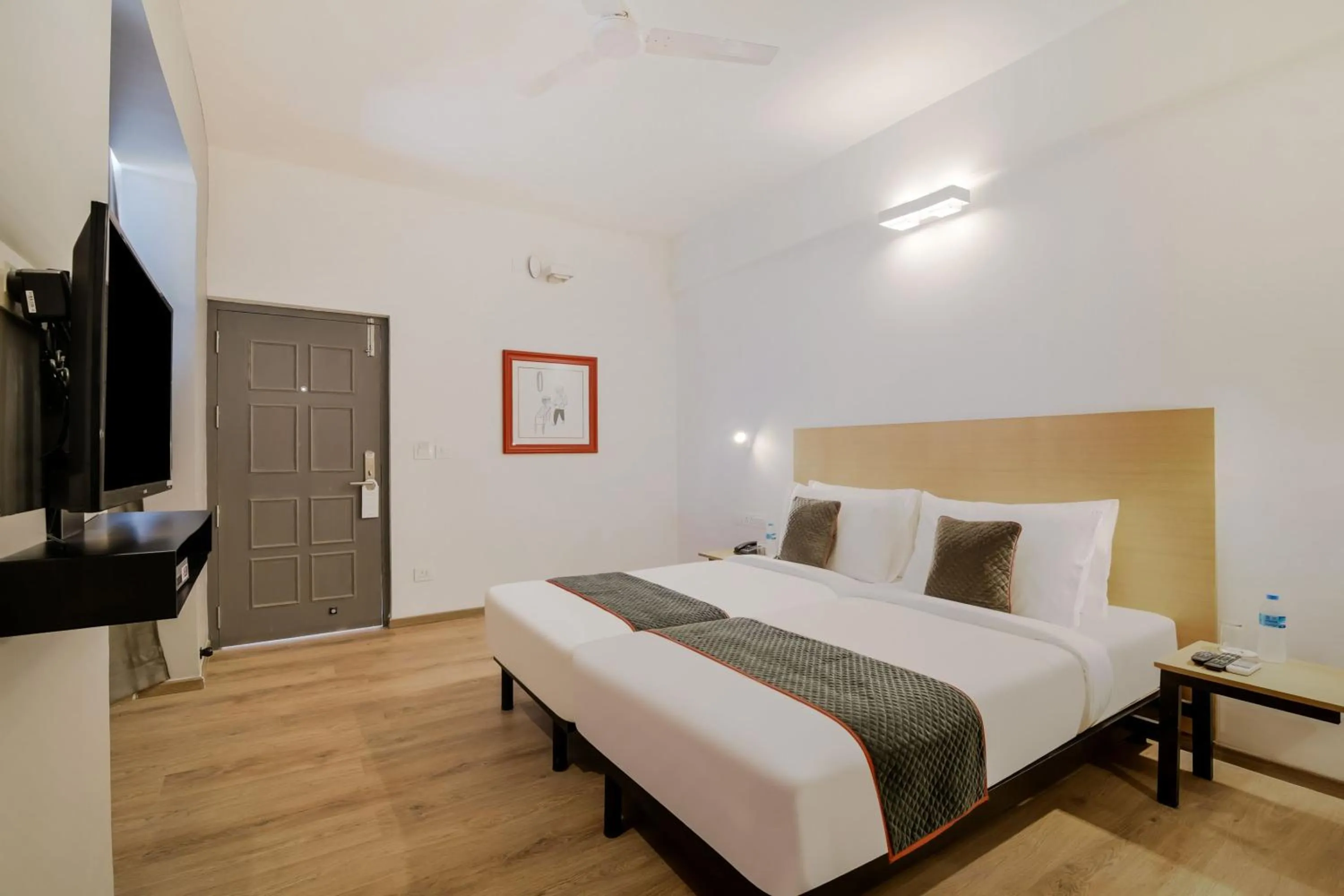 Bedroom, Bed in Super Townhouse Srm Kuppakonam Pudur