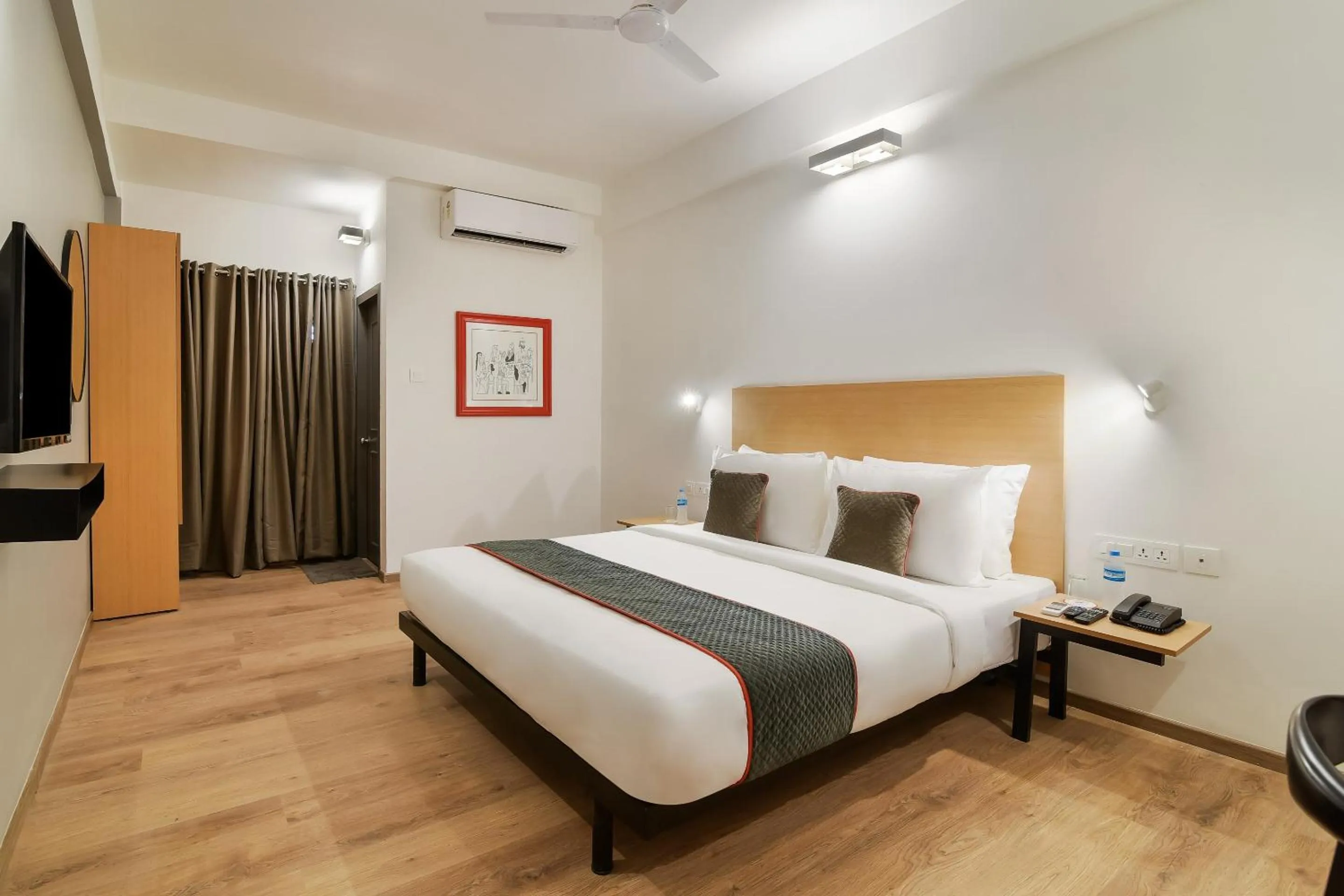 Bedroom, Bed in Super Townhouse Srm Kuppakonam Pudur