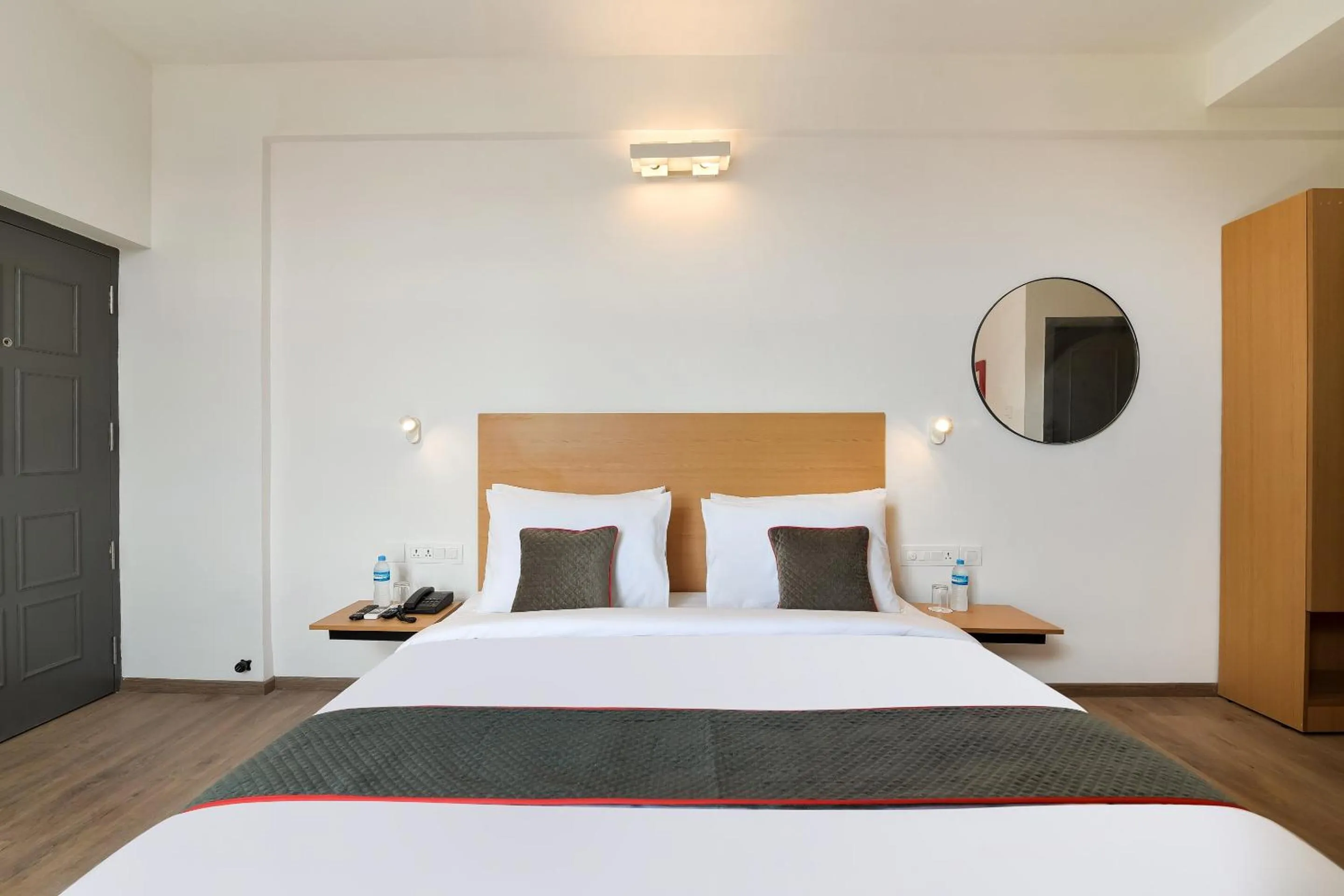 Bedroom, Bed in Super Townhouse Srm Kuppakonam Pudur