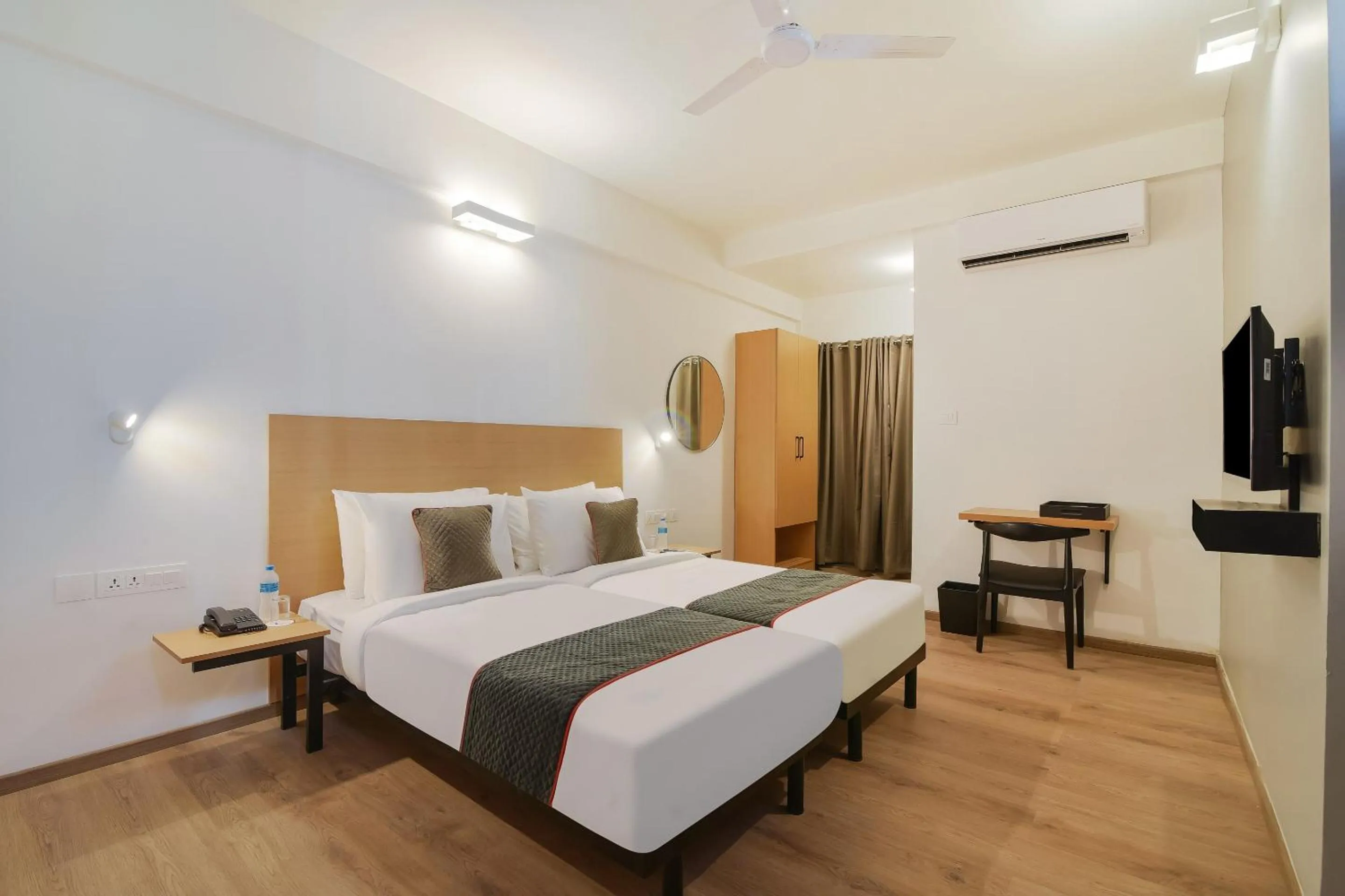 Bedroom, Bed in Super Townhouse Srm Kuppakonam Pudur