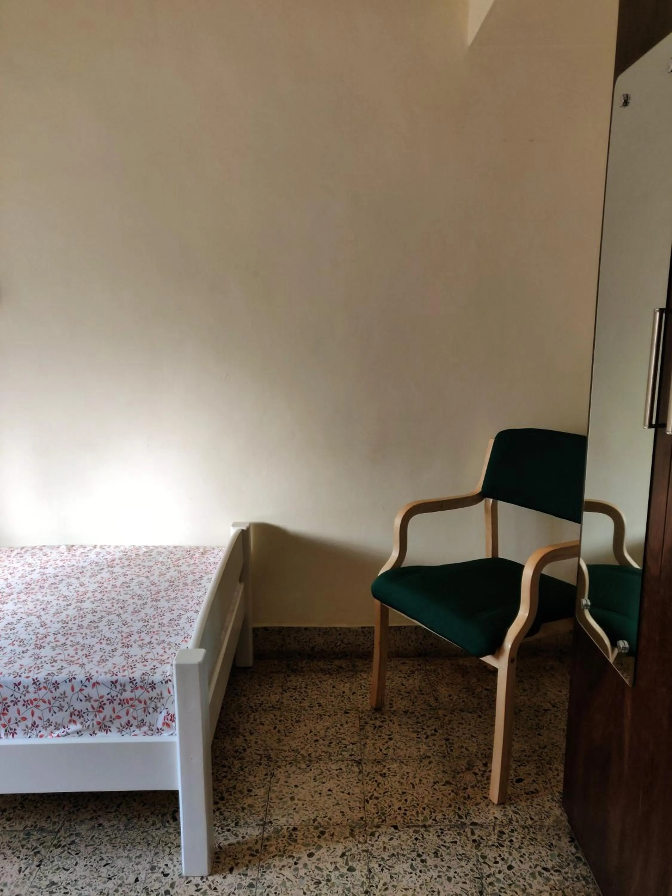 Bed in Raahgir