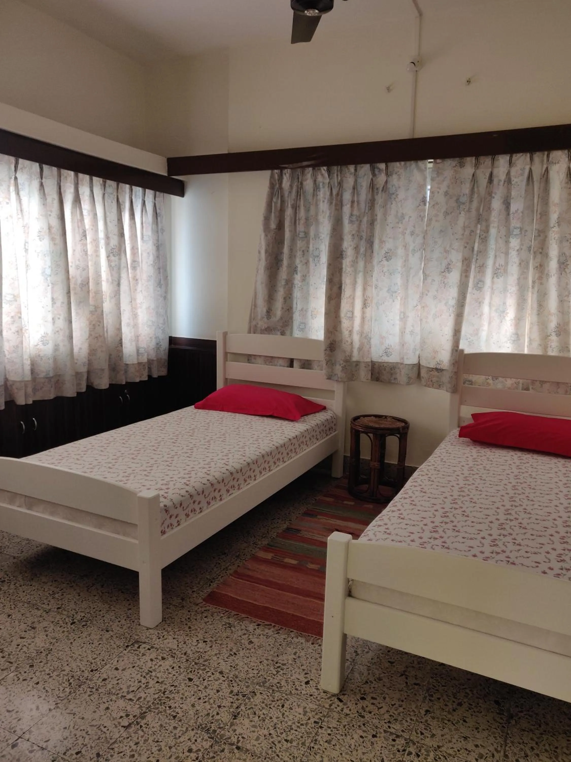 Bed in Raahgir