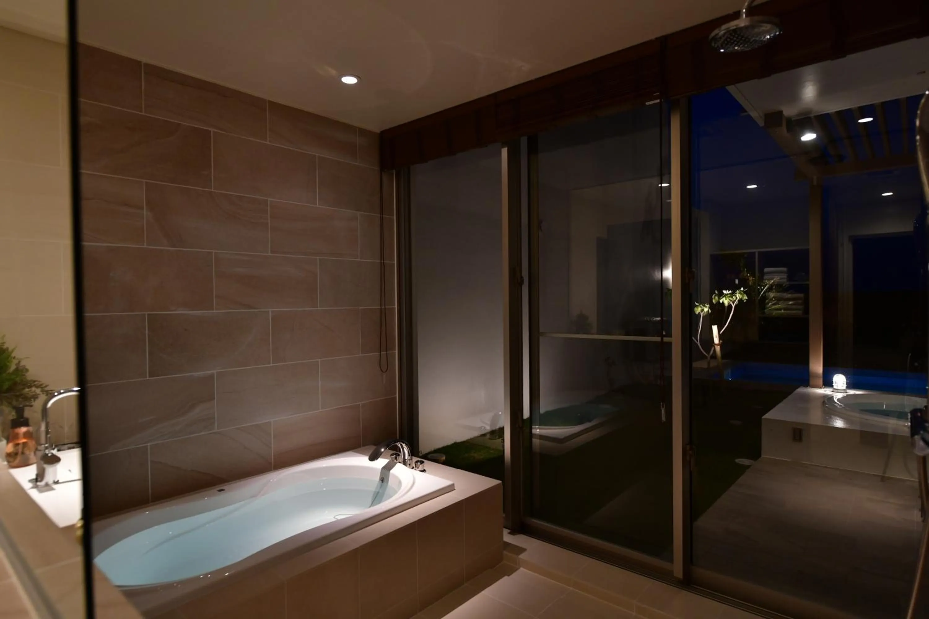 Night in Feliz Villa Suite Irabujima Sawada