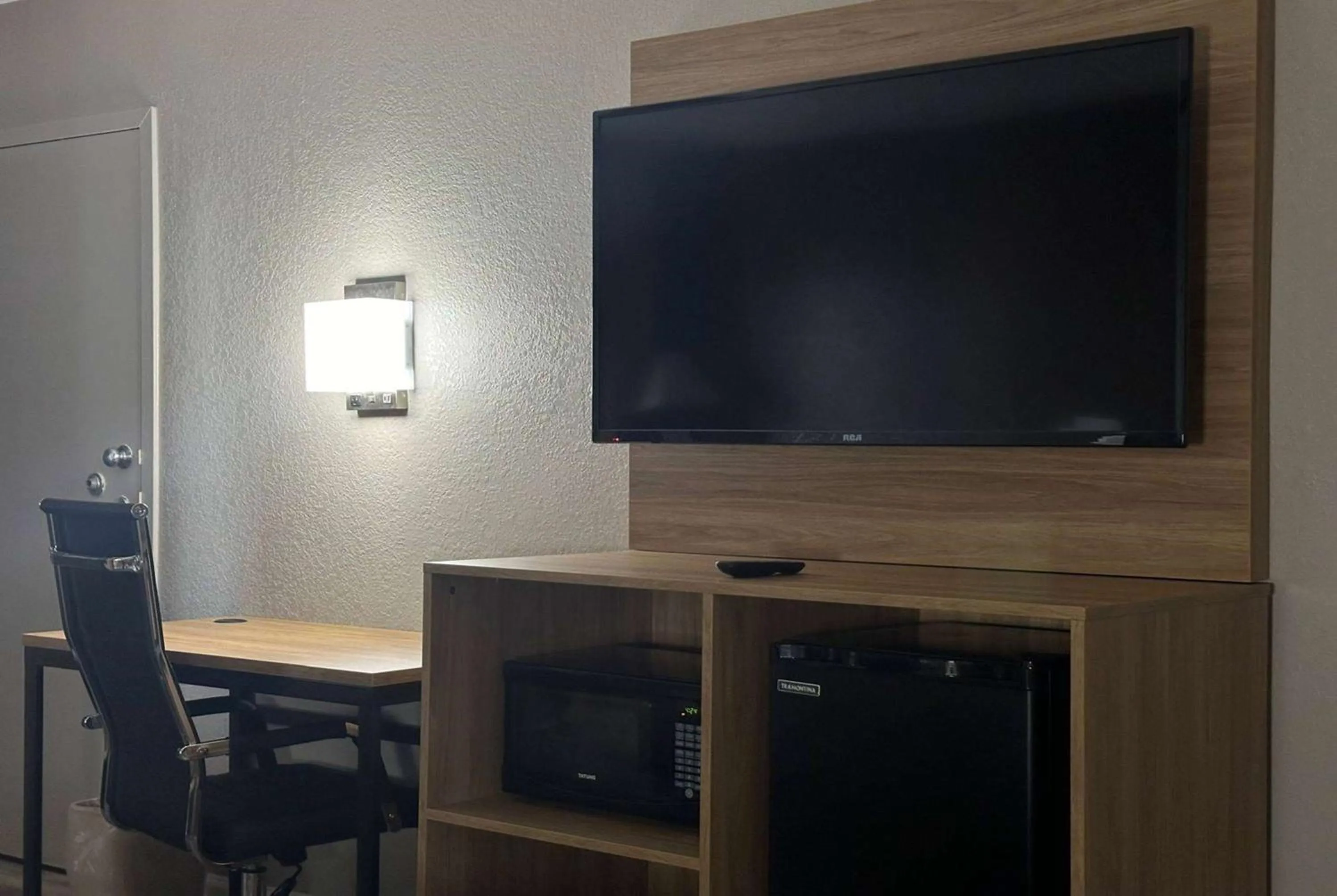 TV and multimedia in Super 8 by Wyndham Monroe