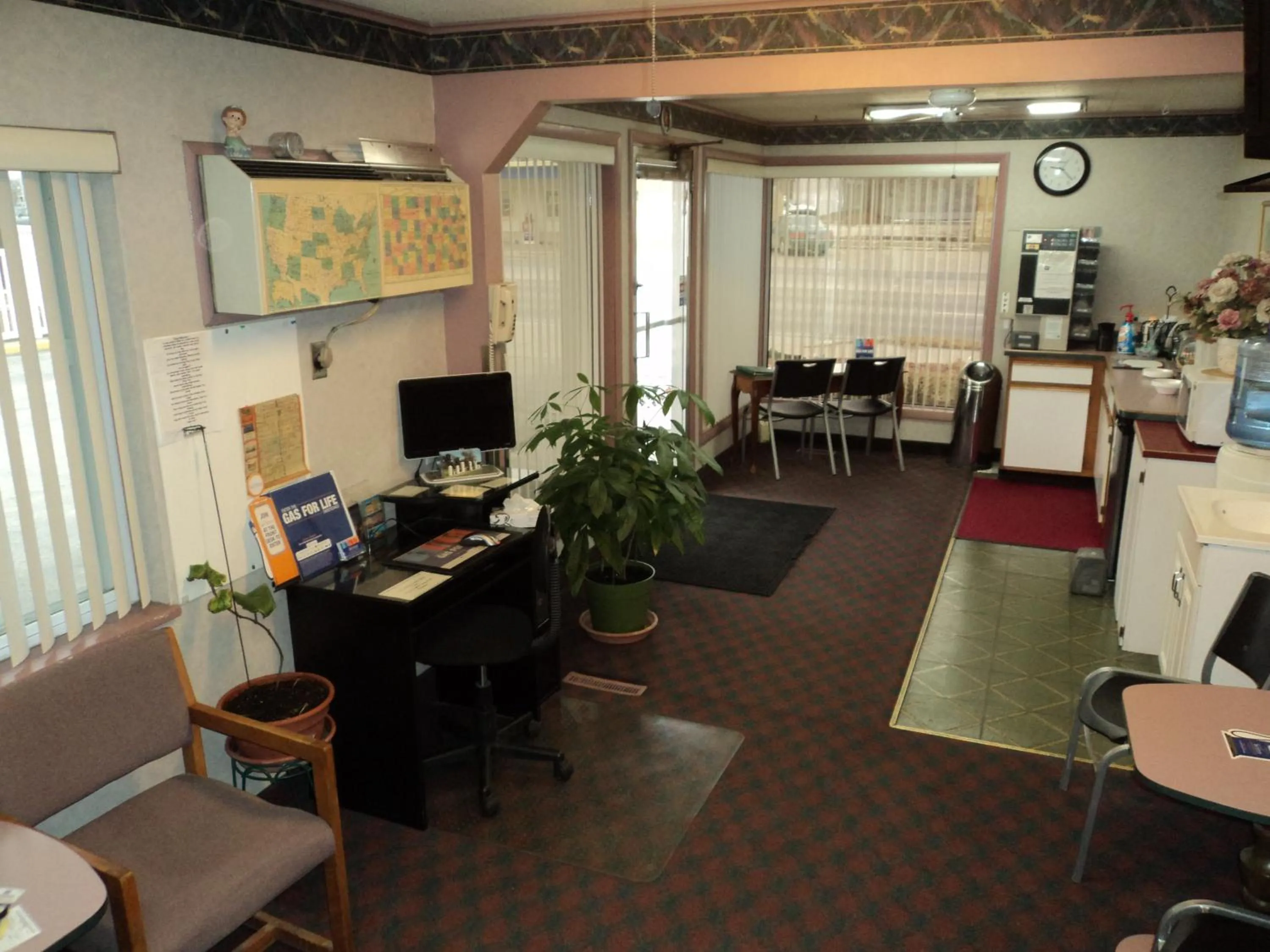 Lobby or reception in Knights Inn Ottawa