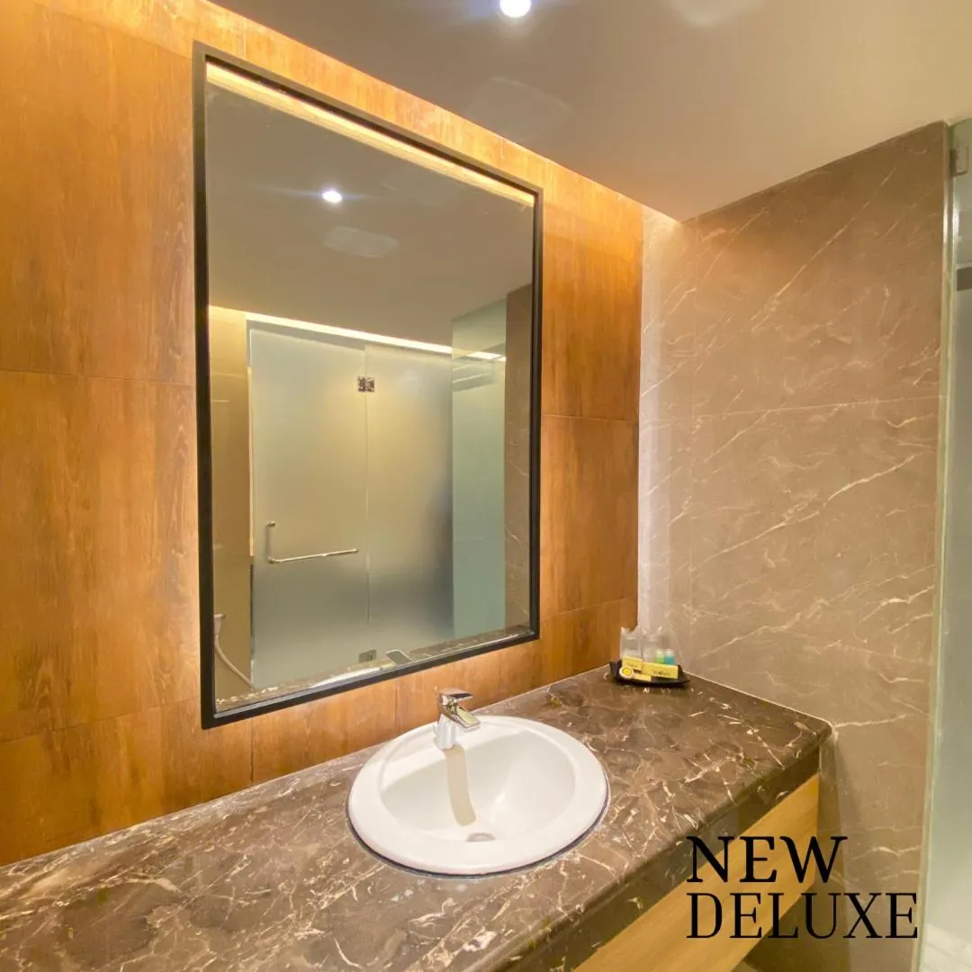 Bathroom in HOTEL ASRI CIREBON