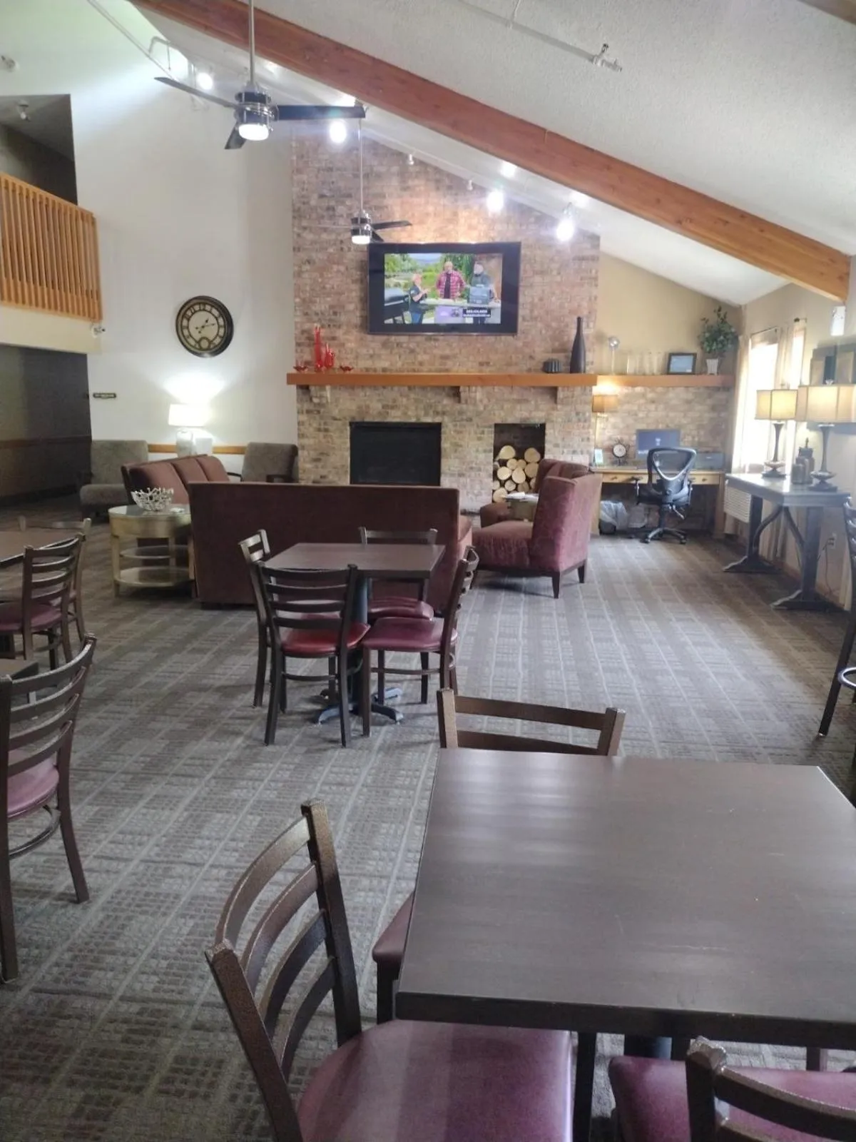 Communal lounge/ TV room in AmericInn by Wyndham Red Wing