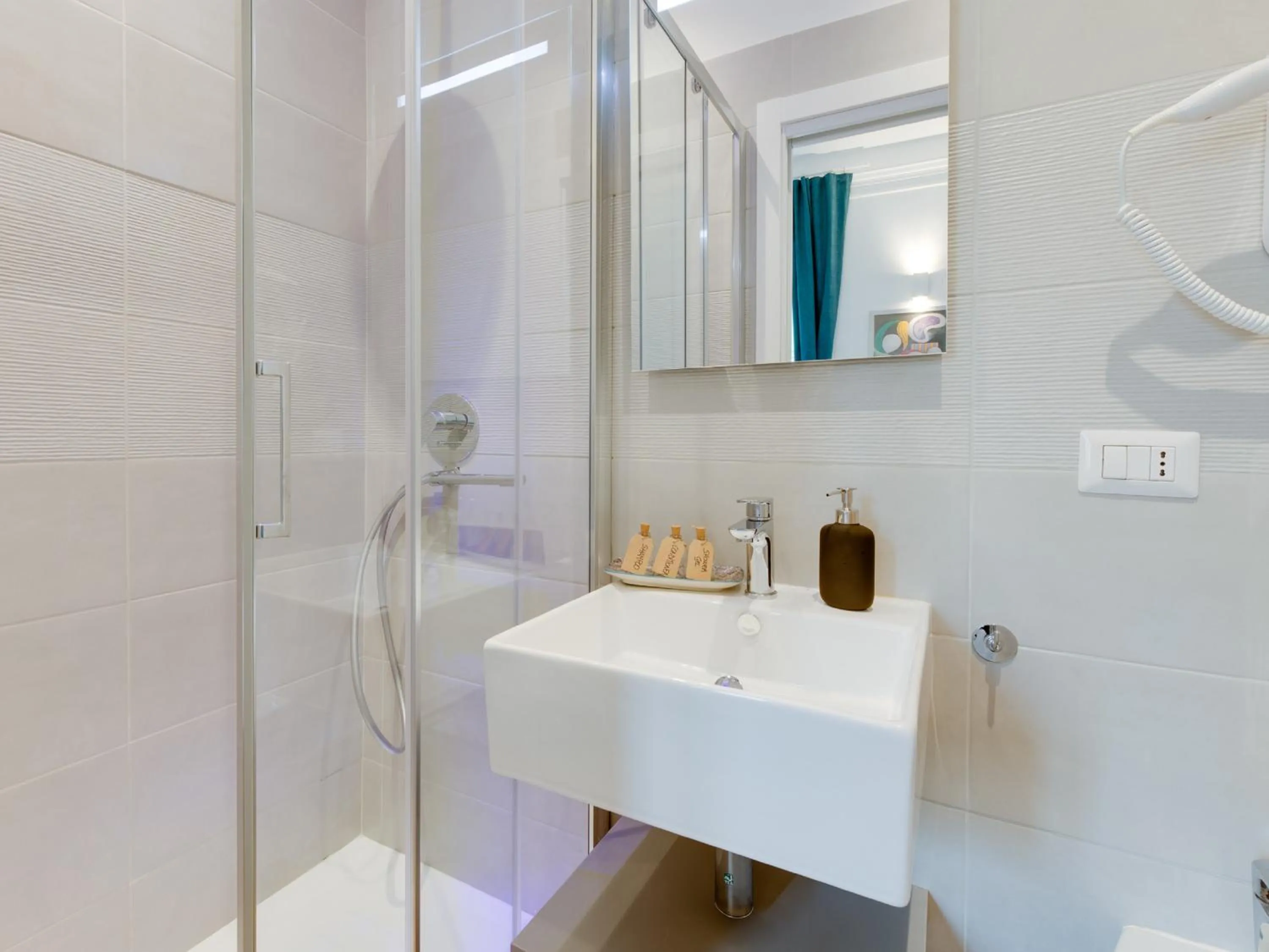 Shower in The Right Place - Guest House