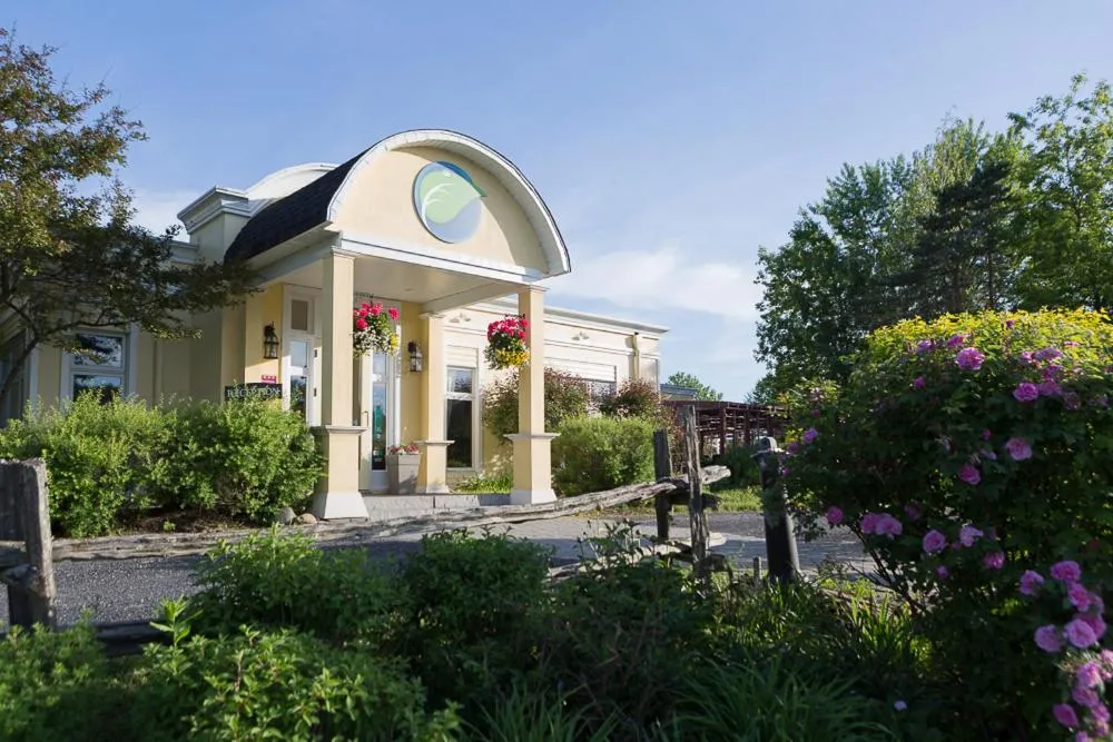 Property building in Auberge West Brome