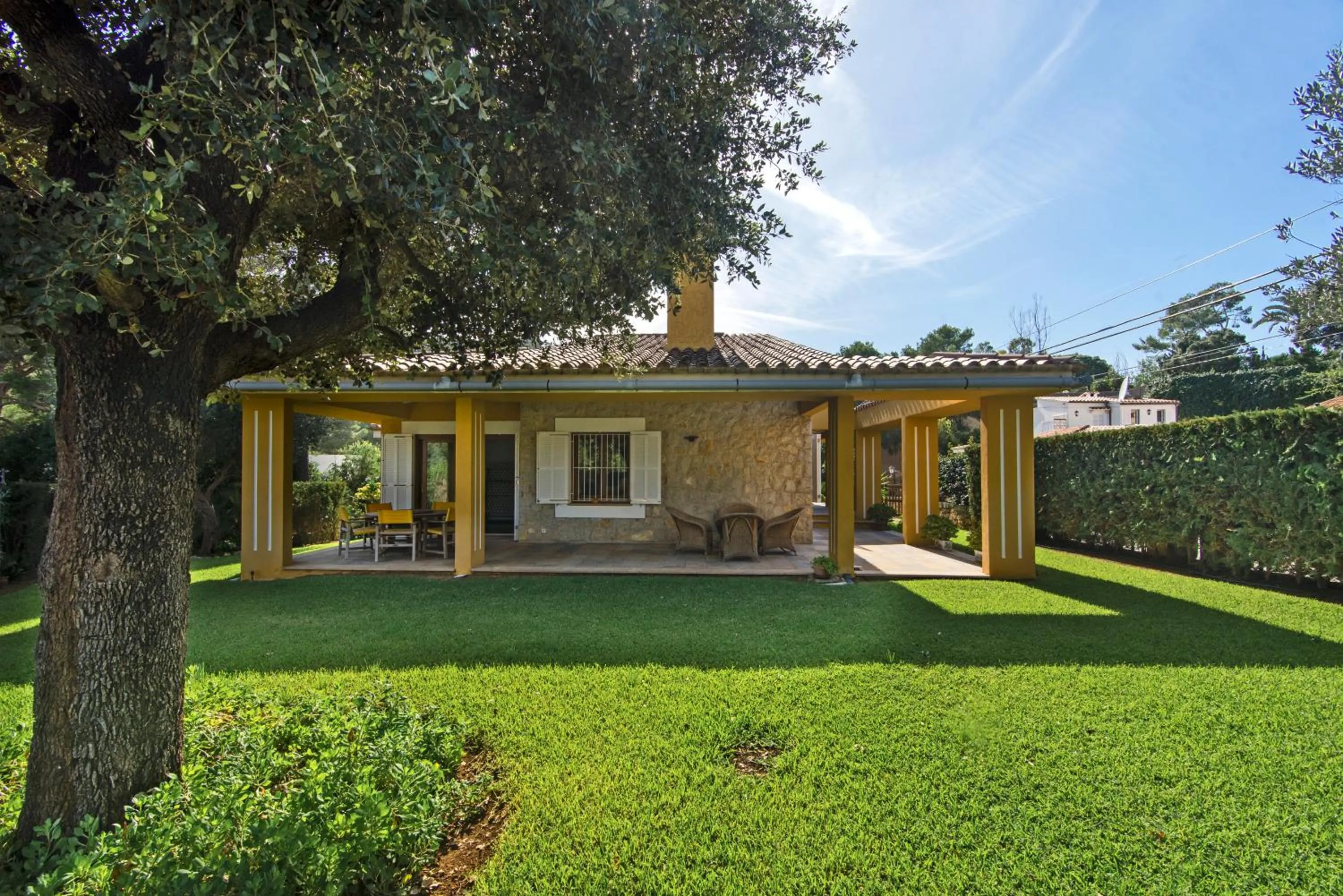 Property building in Villa Formosa