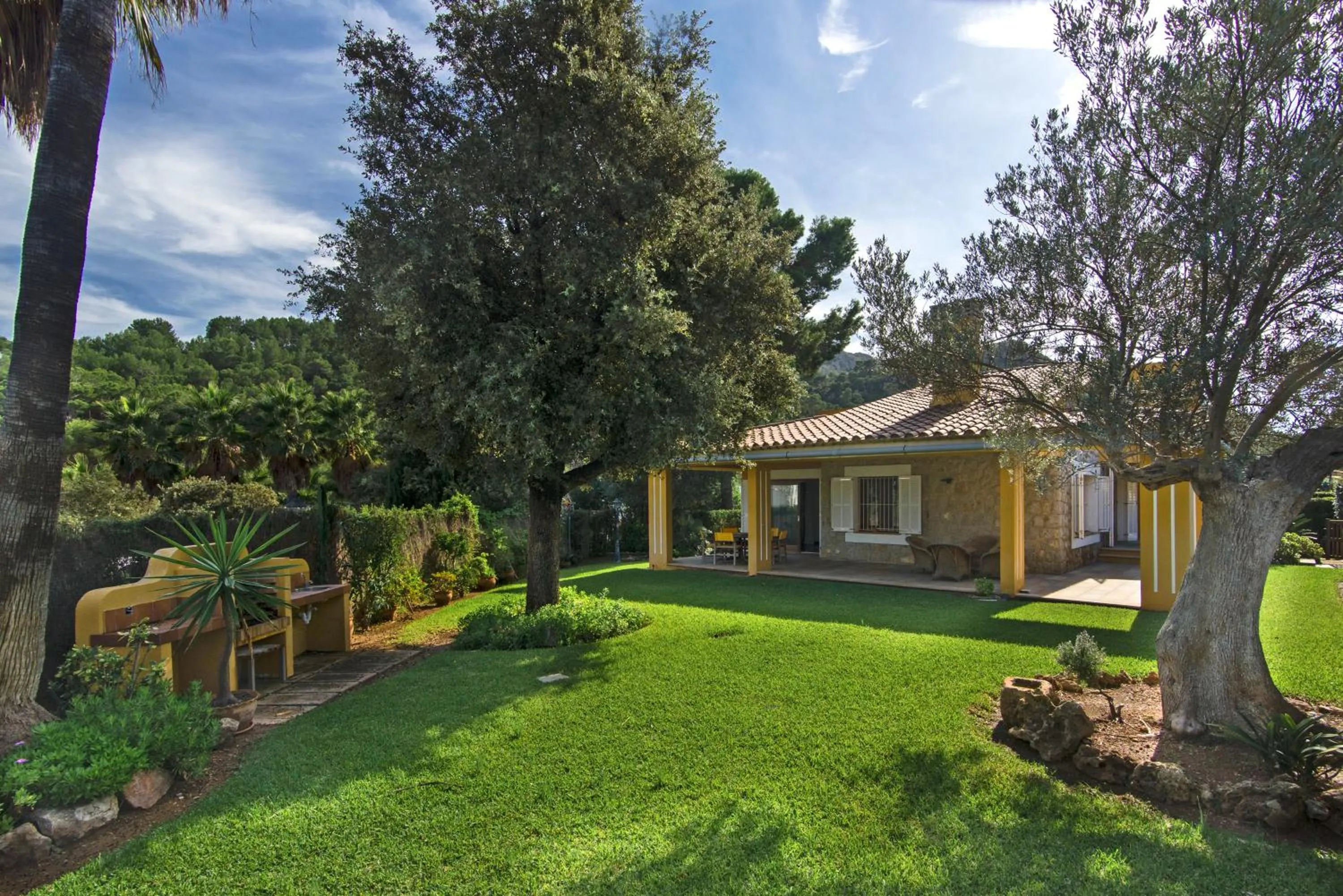 Property building in Villa Formosa