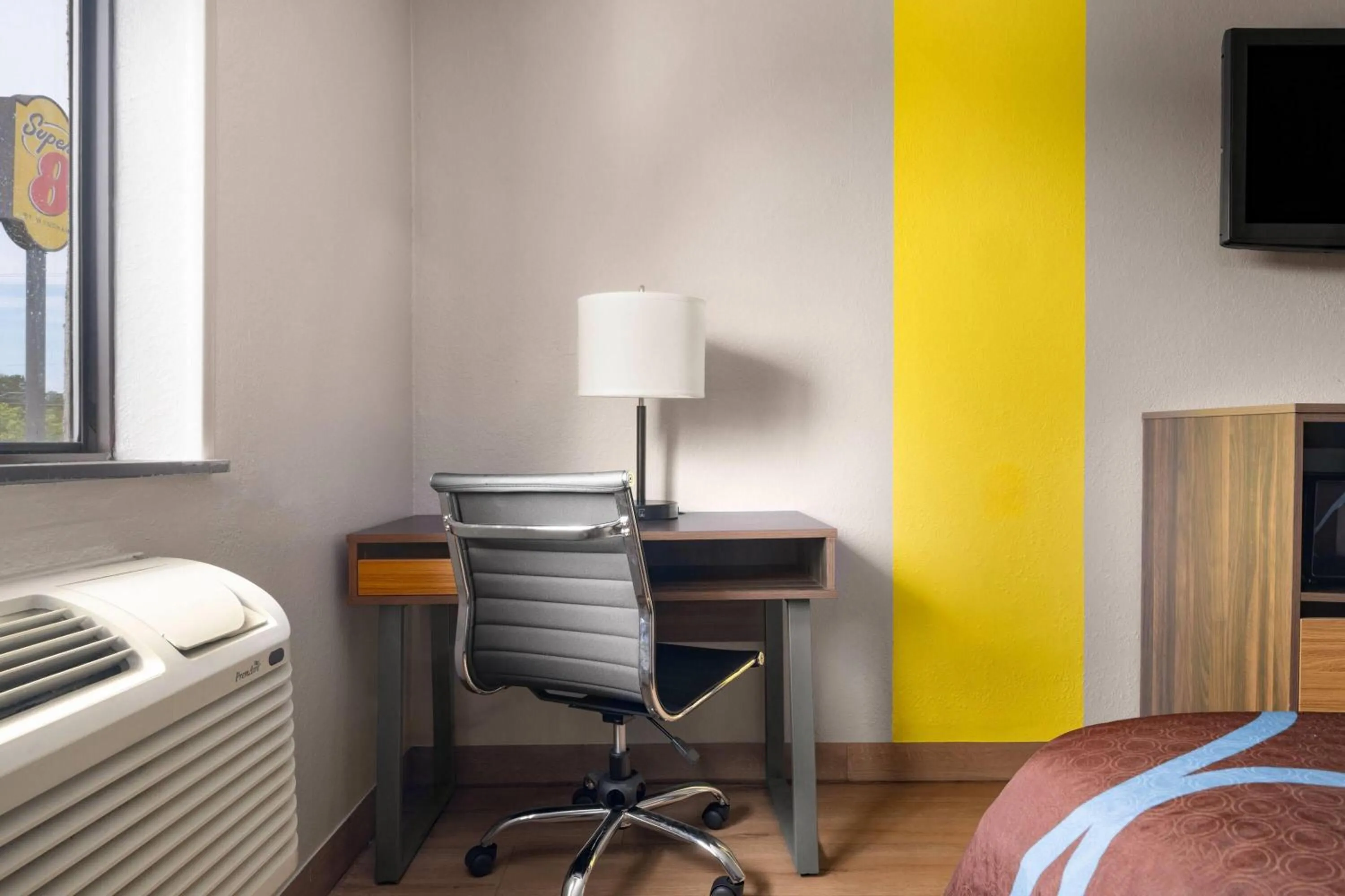 Photo of the whole room in Super 8 by Wyndham Farmville