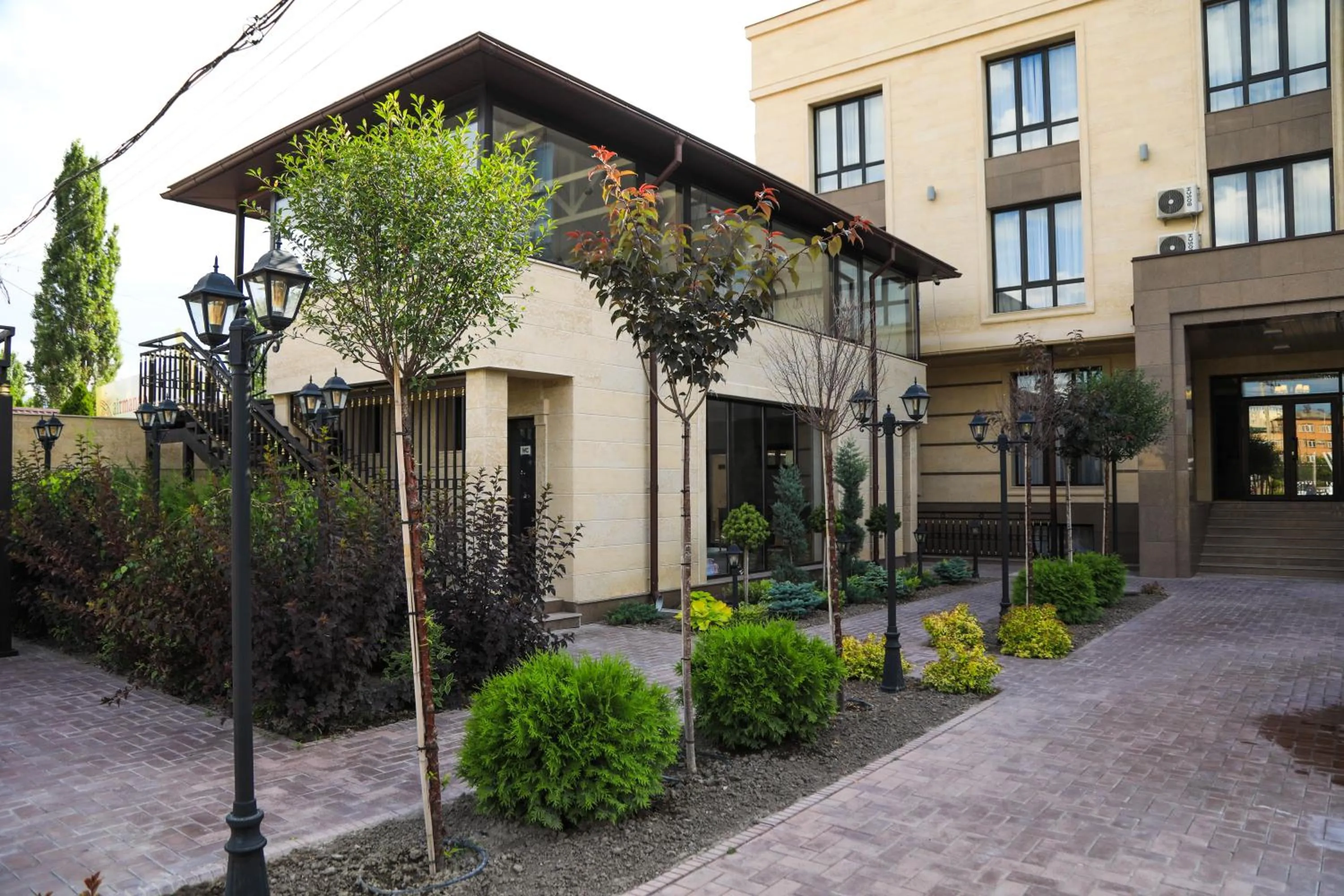 Restaurant/places to eat in Oasis Residence