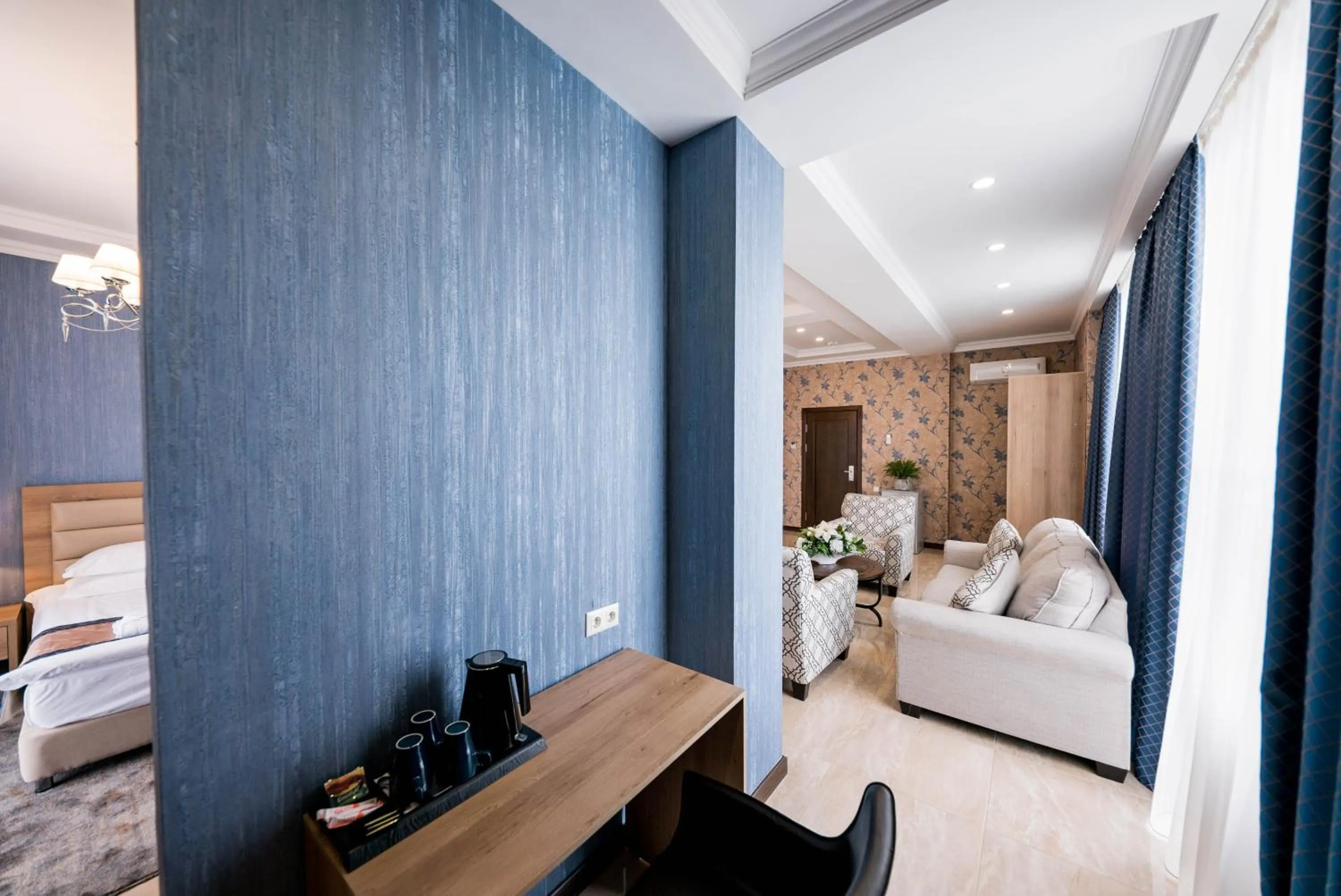 Coffee/tea facilities in Oasis Residence