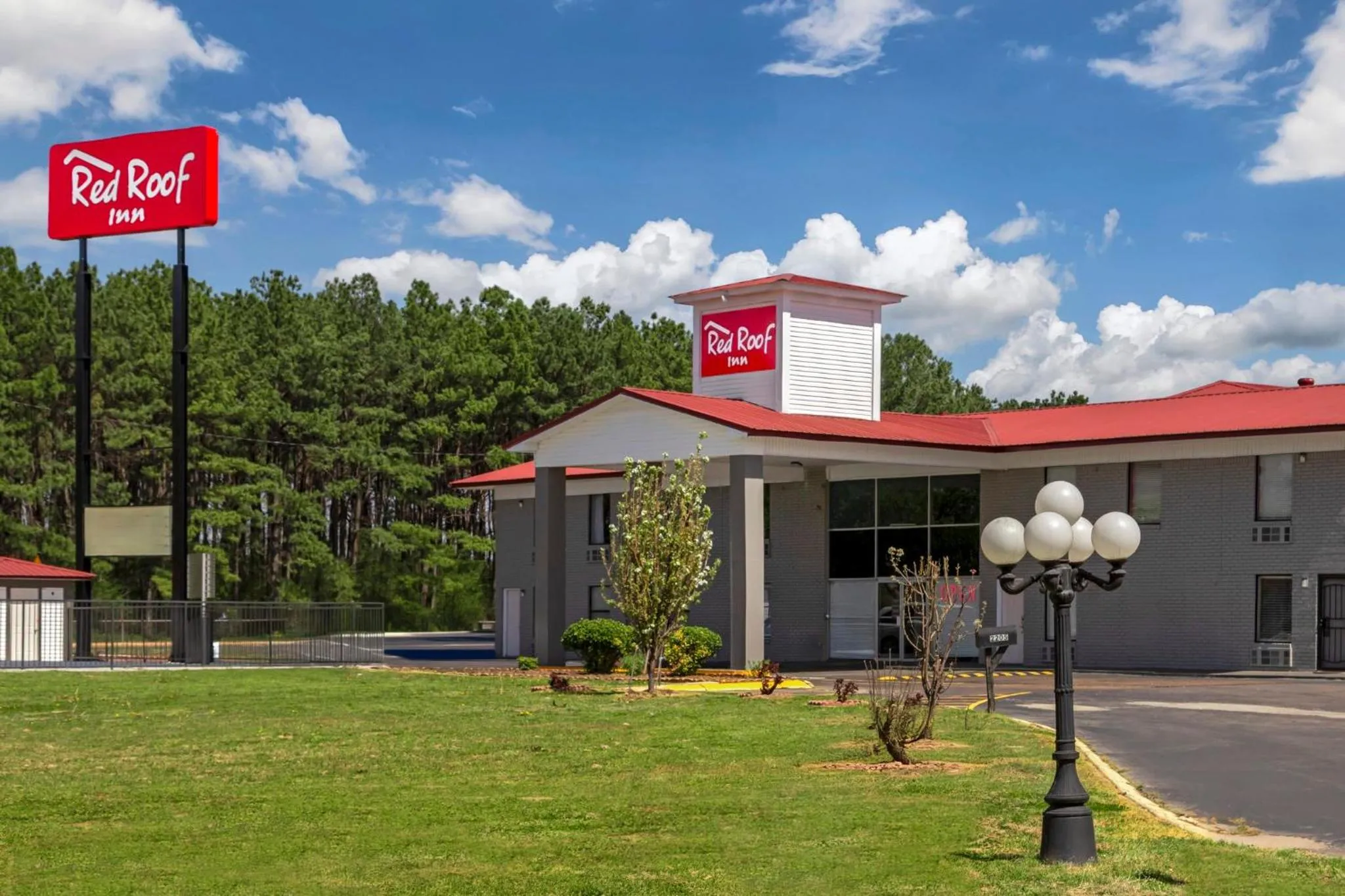 Property building in Red Roof Inn Hope