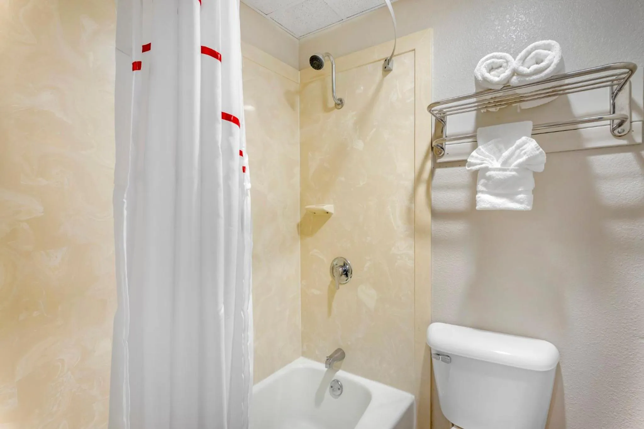 Bathroom in Red Roof Inn Hope