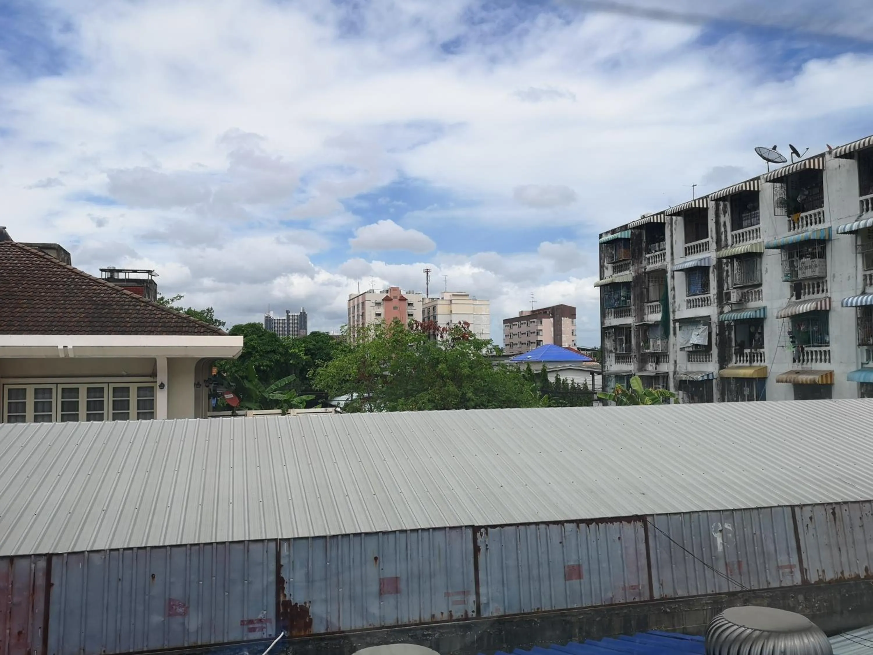 City view in Napa Hostel Samrong Station