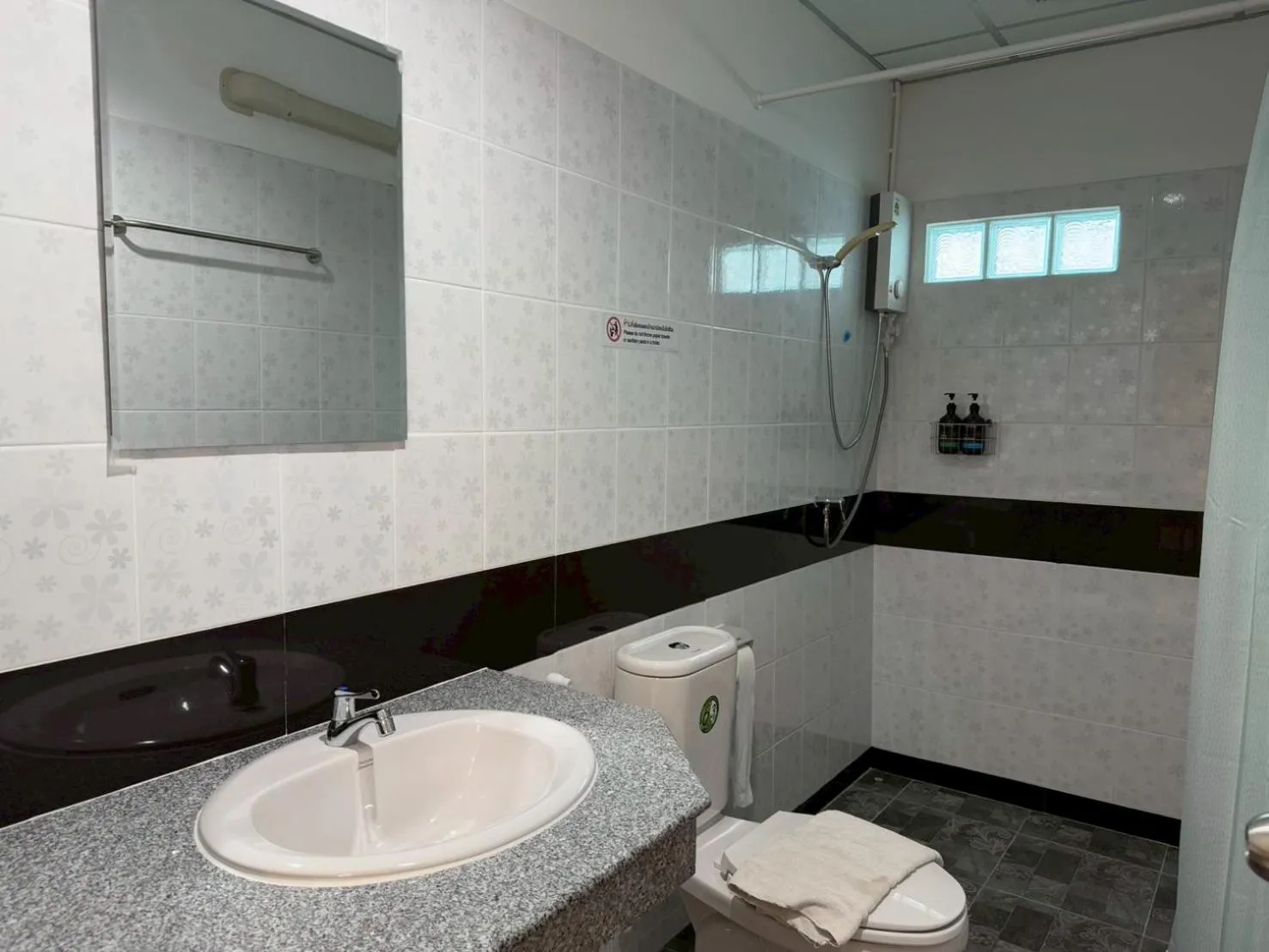 Bathroom in Napa Hostel Samrong Station