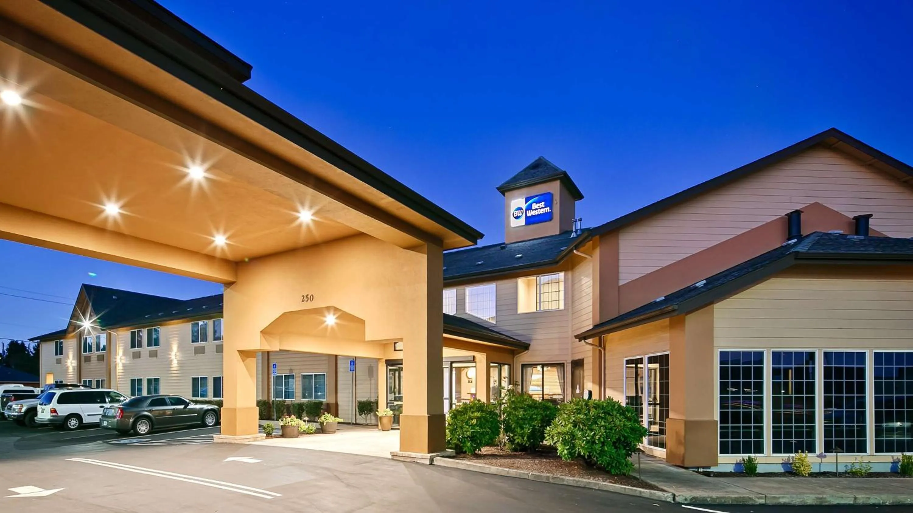 Property building in Best Western Dallas Inn & Suites