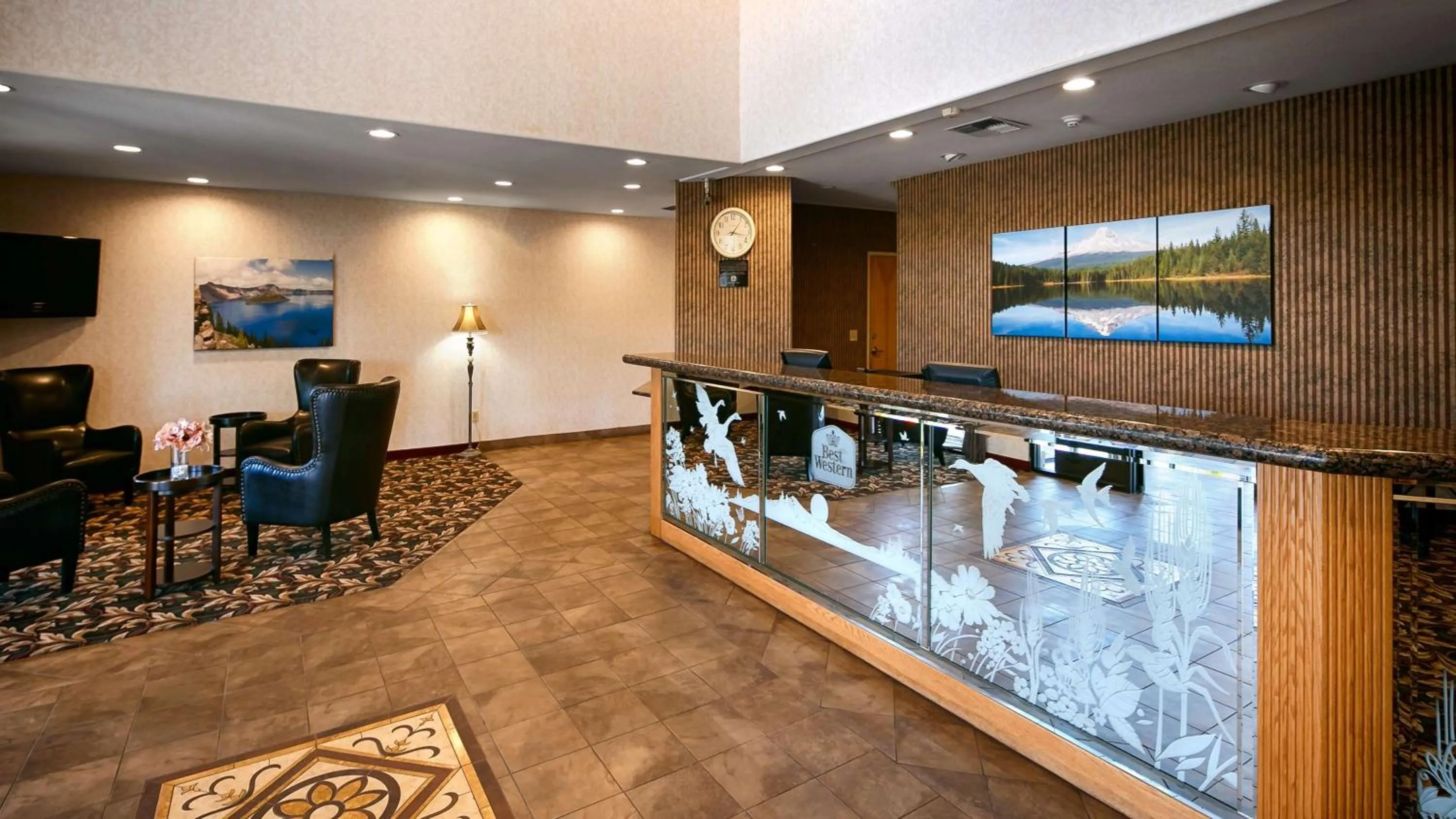 Lobby or reception in Best Western Dallas Inn & Suites
