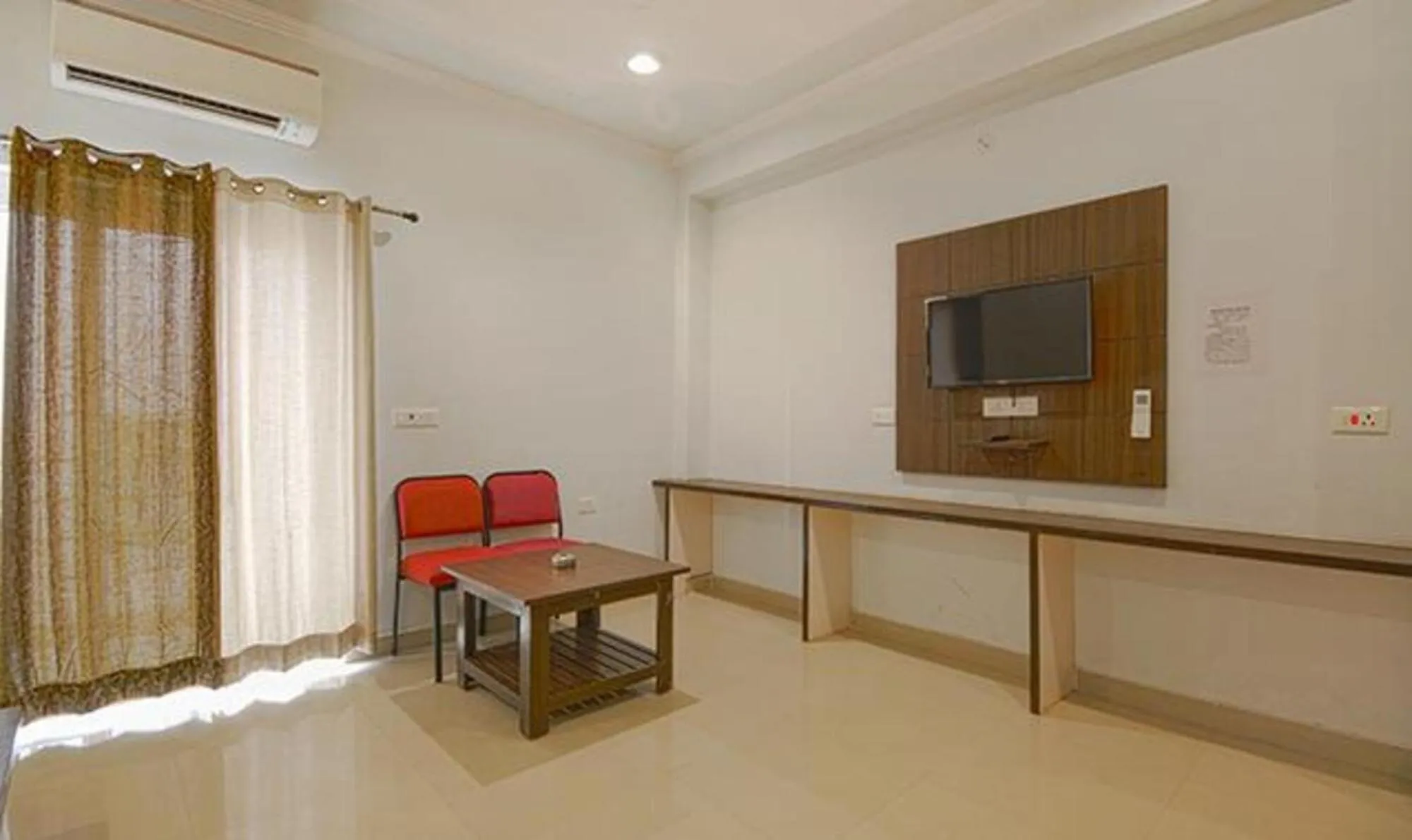 TV and multimedia in FabHotel Yamunotri Retreat, Tapovan