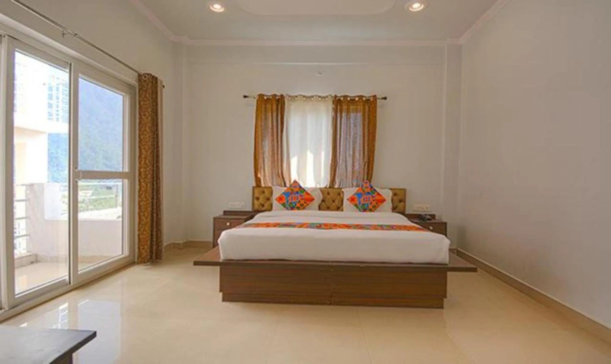 Bed in FabHotel Yamunotri Retreat, Tapovan