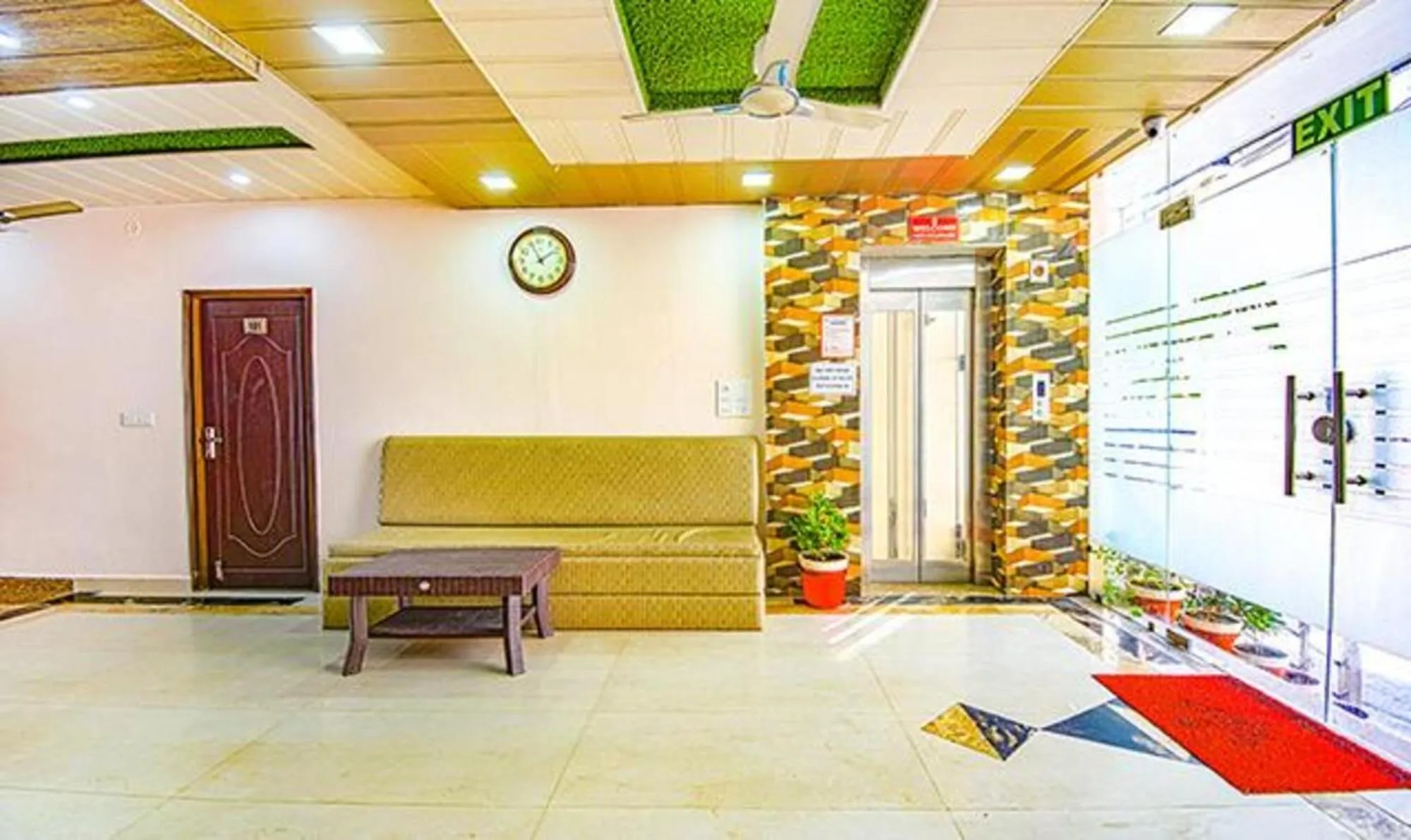 Seating area in FabHotel Yamunotri Retreat, Tapovan