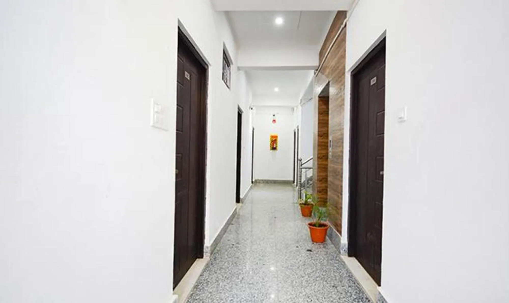 Lobby or reception in FabHotel Yamunotri Retreat, Tapovan