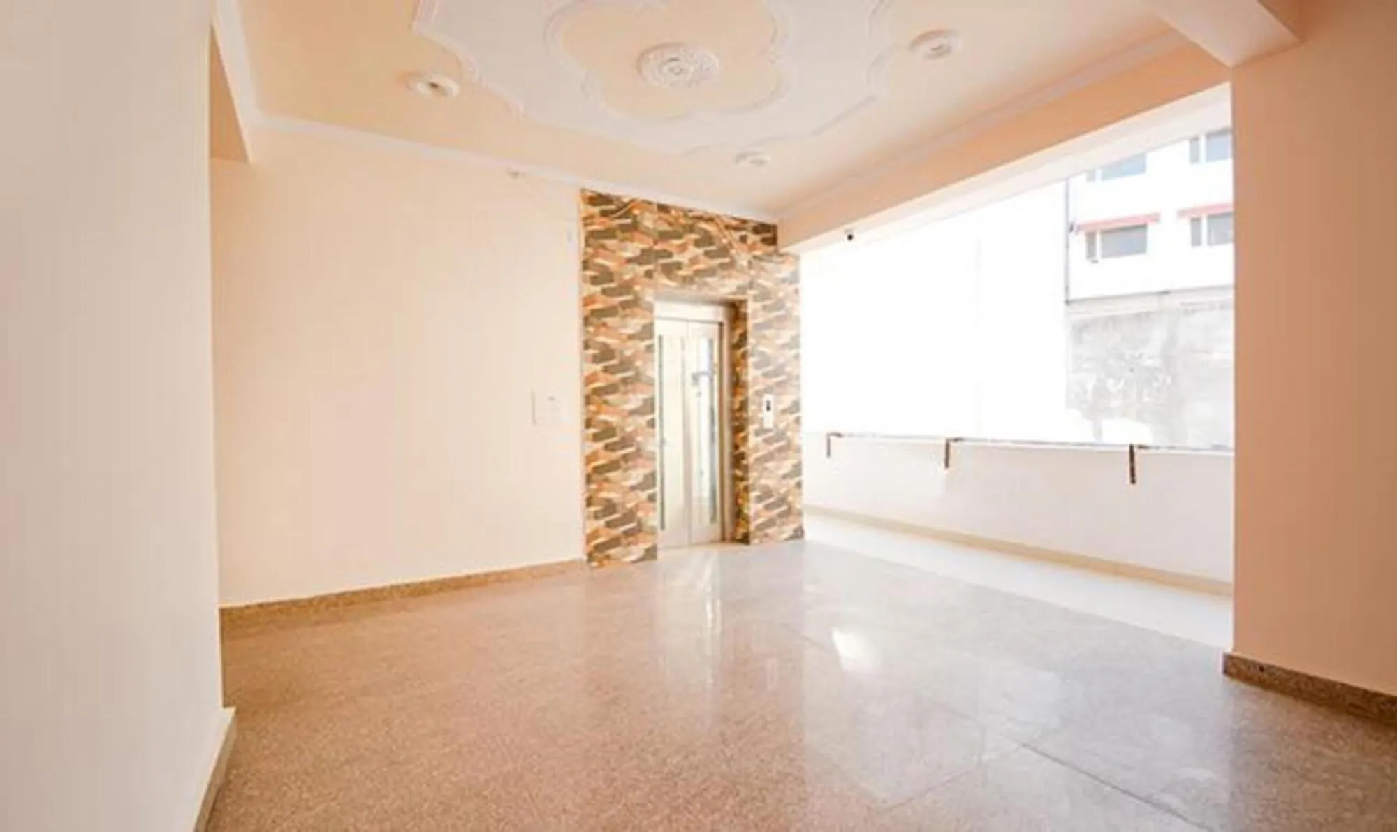 Lobby or reception in FabHotel Yamunotri Retreat, Tapovan