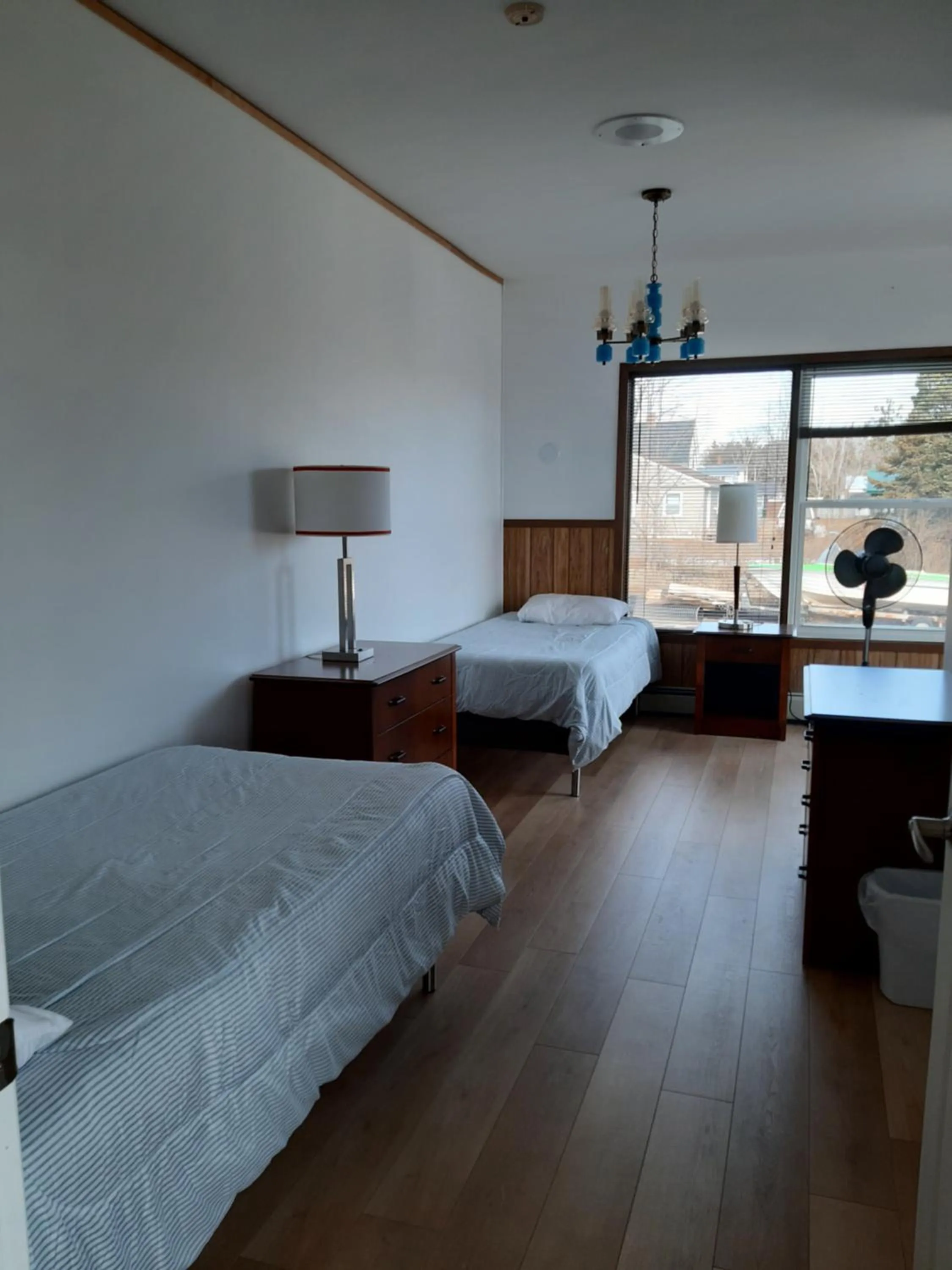 Bedroom in Balmoral Motel