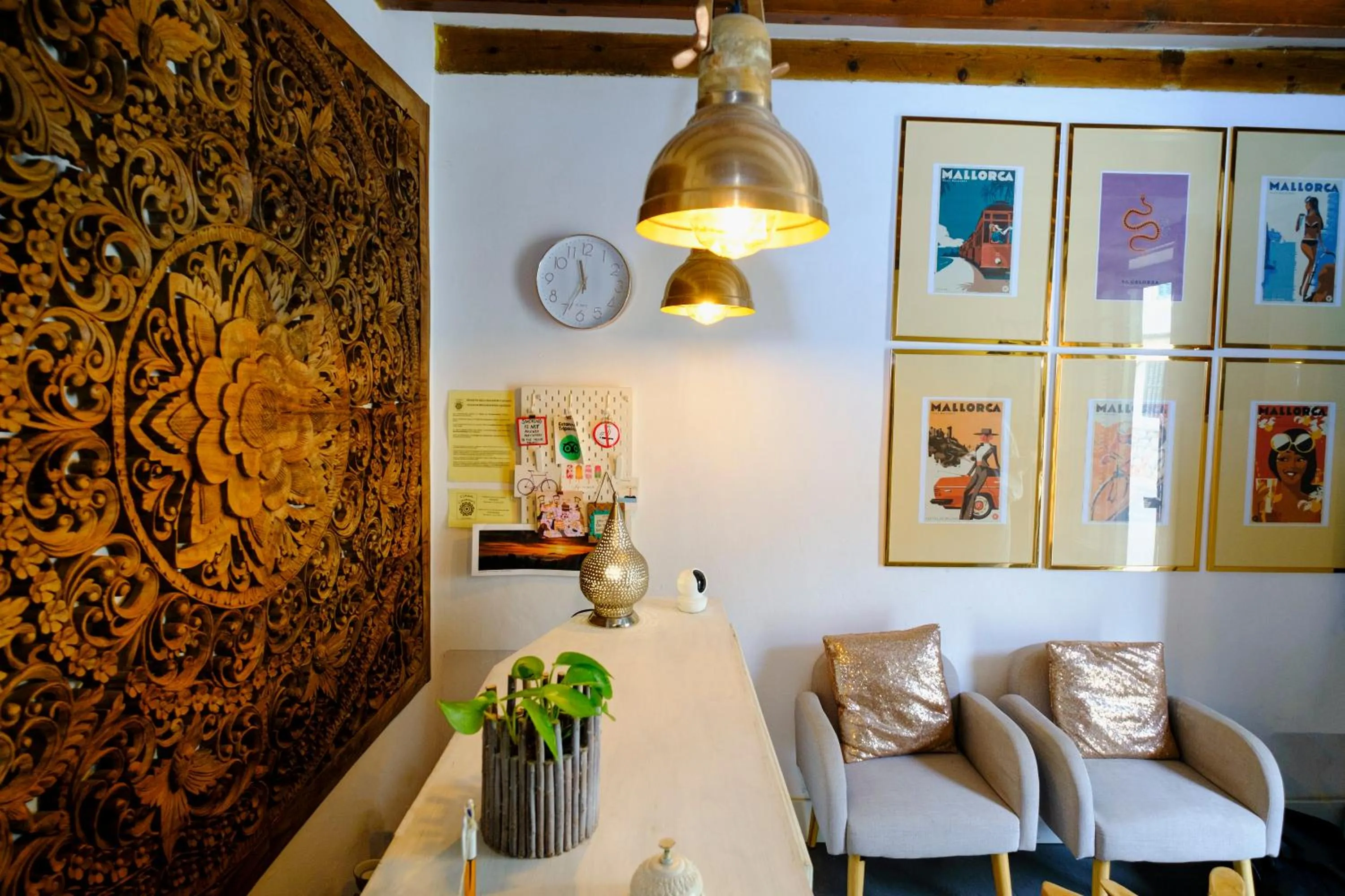 Lobby or reception in Casa Caimari Guest House, for mountain lovers!