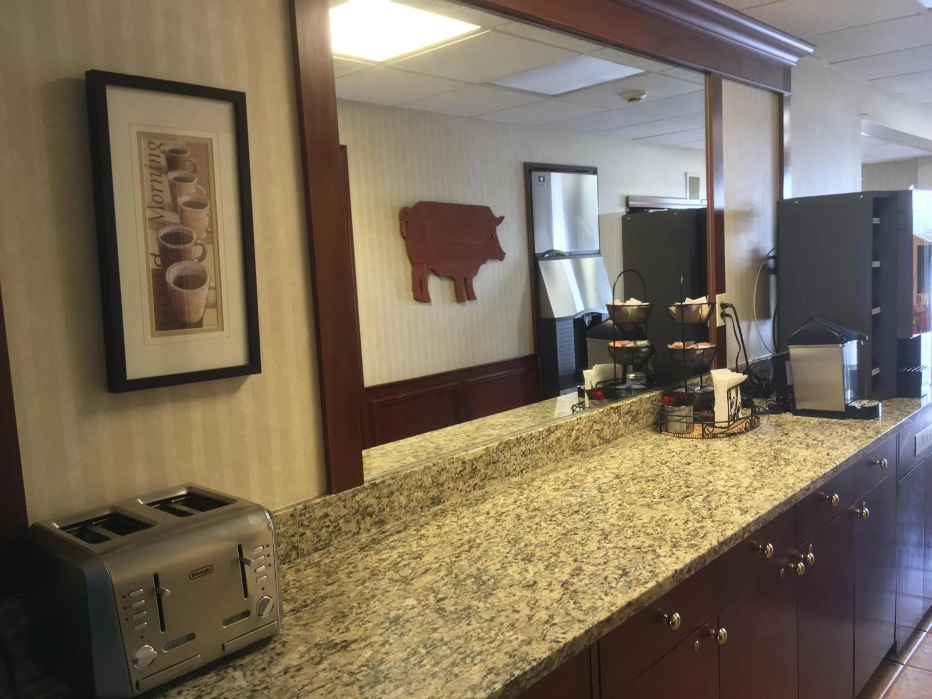 Breakfast in Whitman Motor Lodge