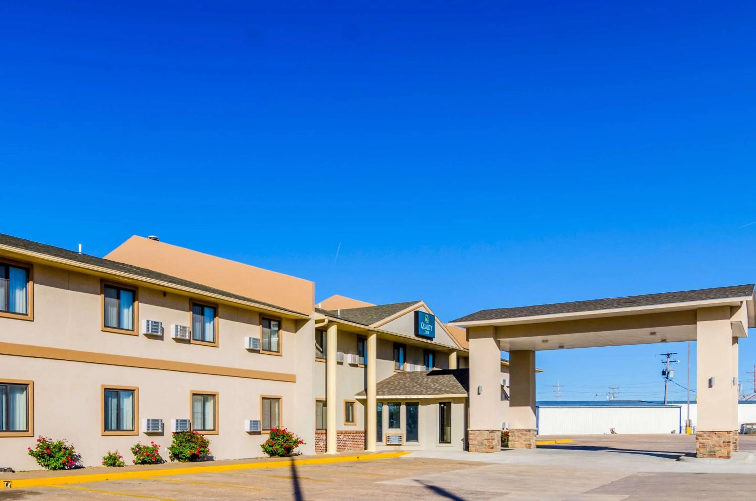 Property building in Quality Inn Great Bend