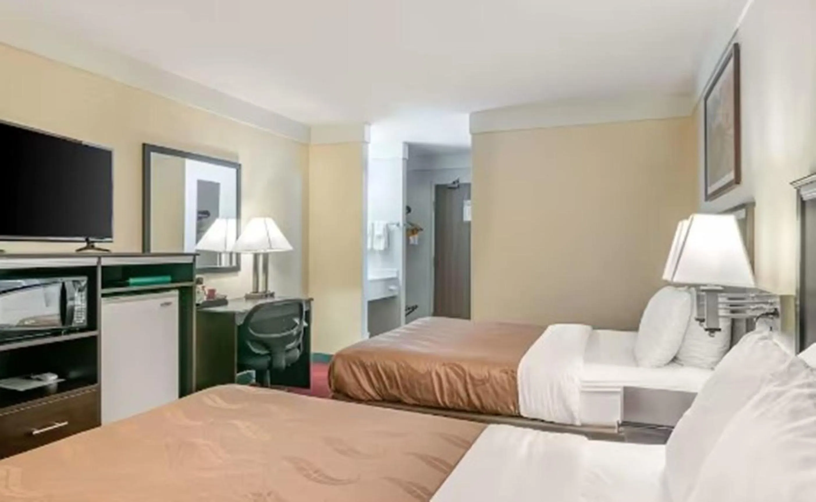 Bed in Quality Inn Great Bend