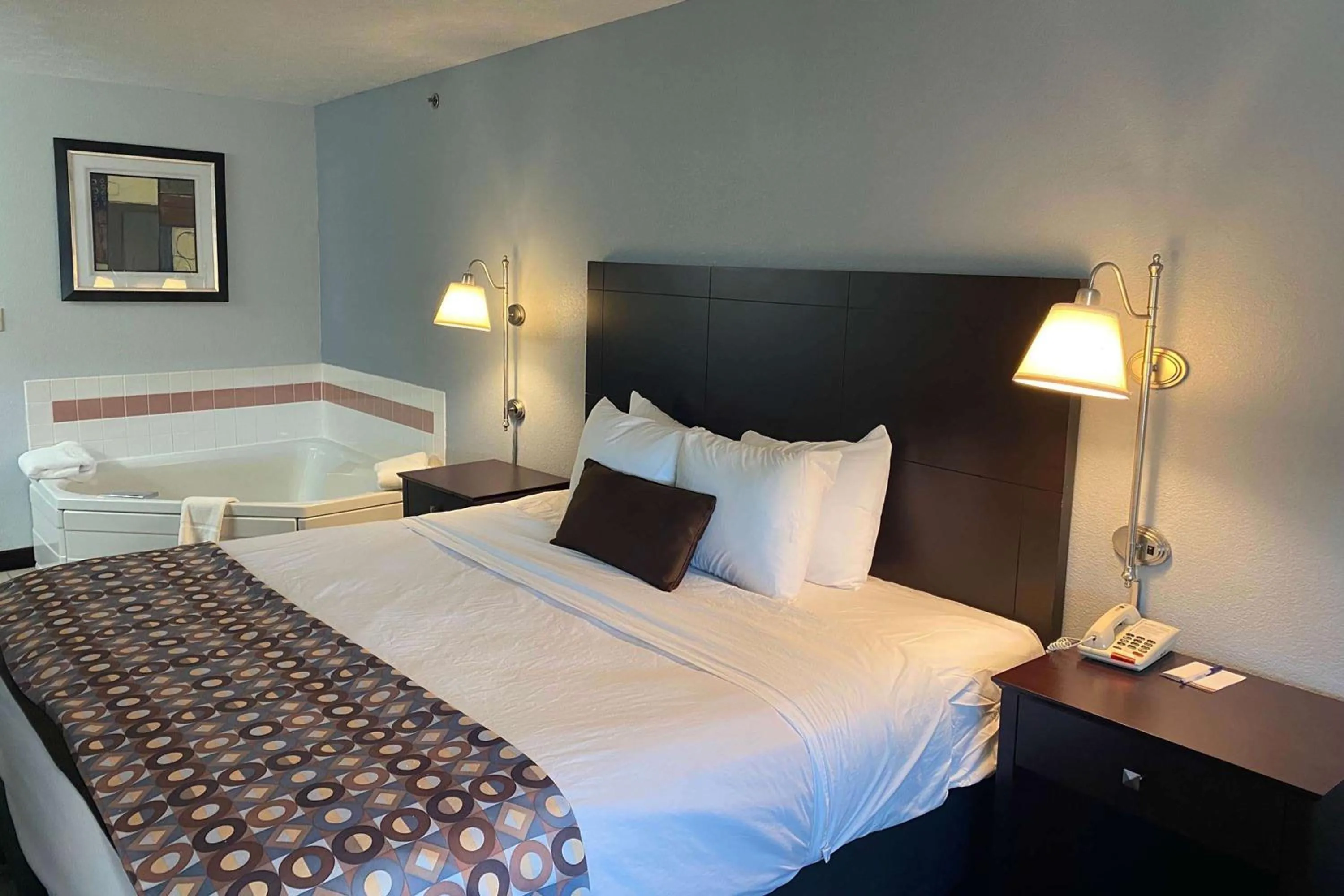 Photo of the whole room, Bed in Best Western Regency Inn