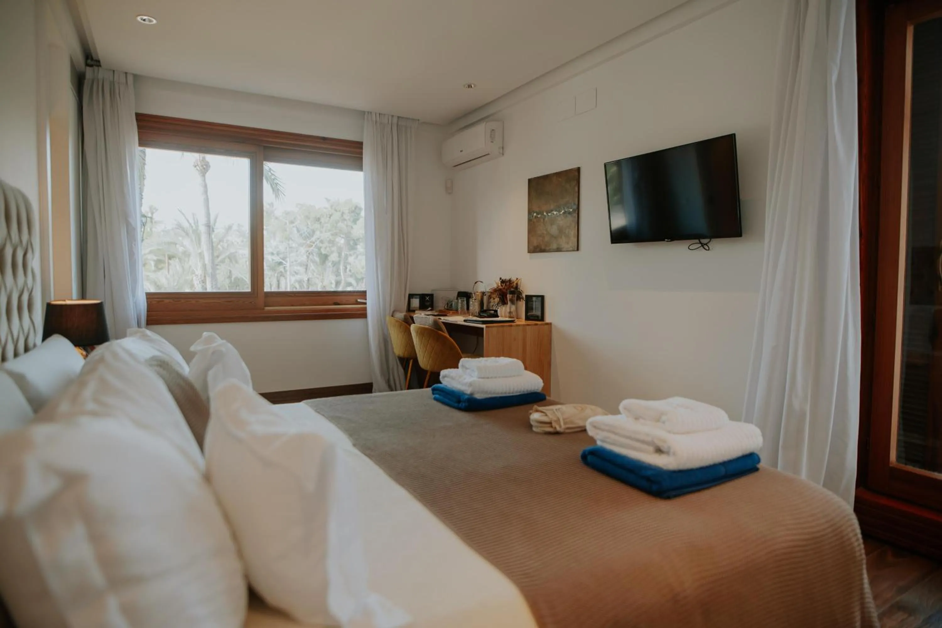 Photo of the whole room, Bed in Hotel Boutique Hort de Nal