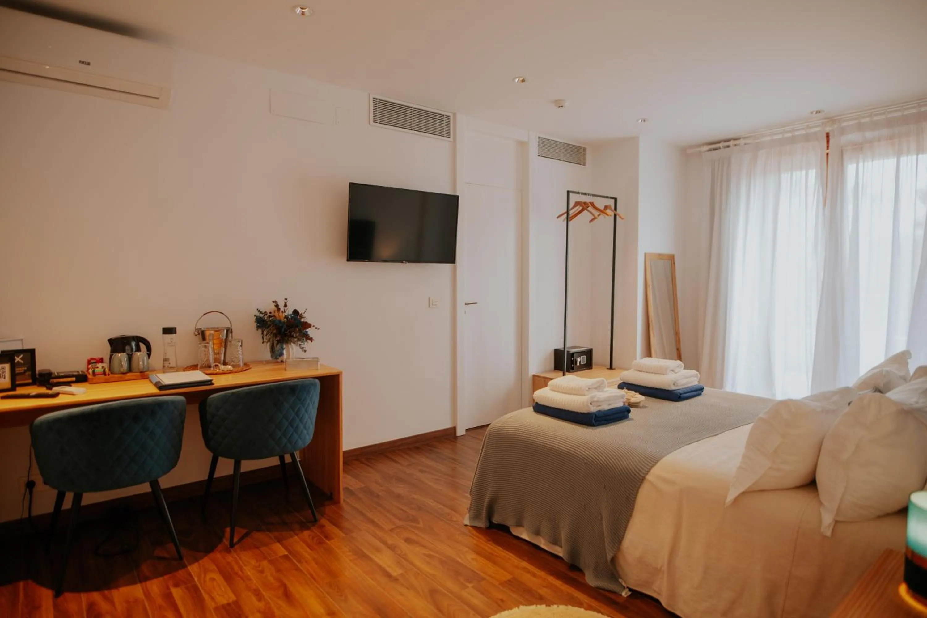 Photo of the whole room, Bed in Hotel Boutique Hort de Nal