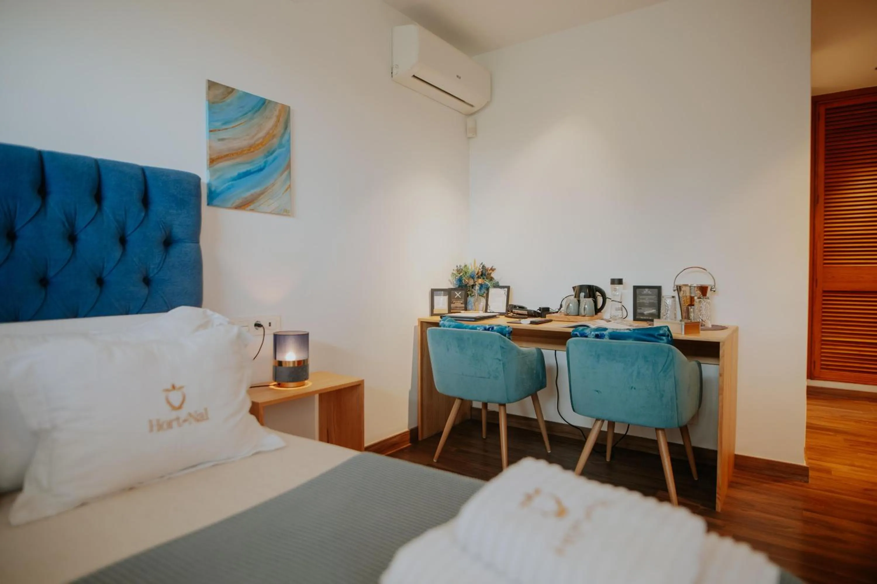 Photo of the whole room, Bed in Hotel Boutique Hort de Nal