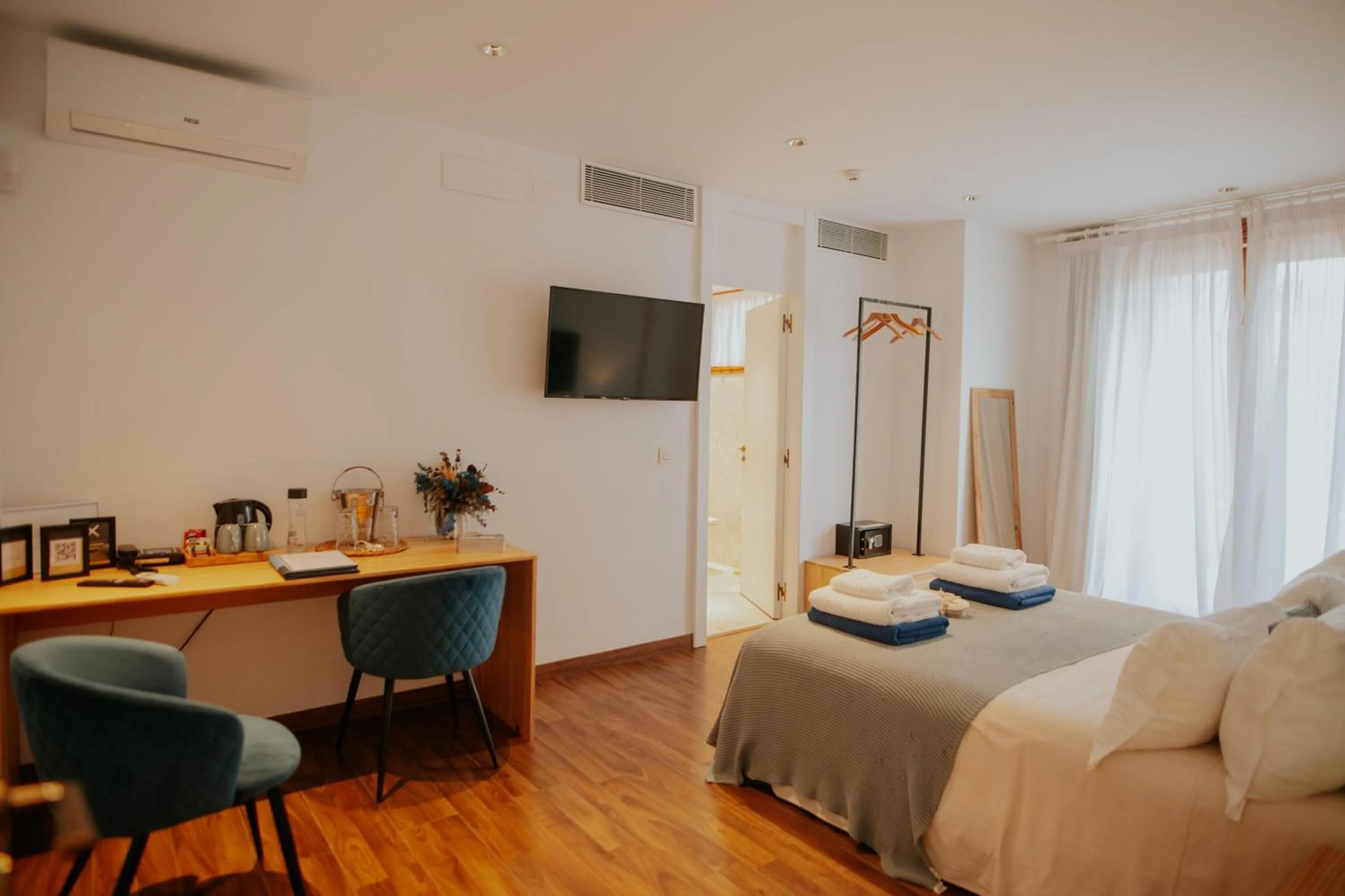 Photo of the whole room, Bed in Hotel Boutique Hort de Nal