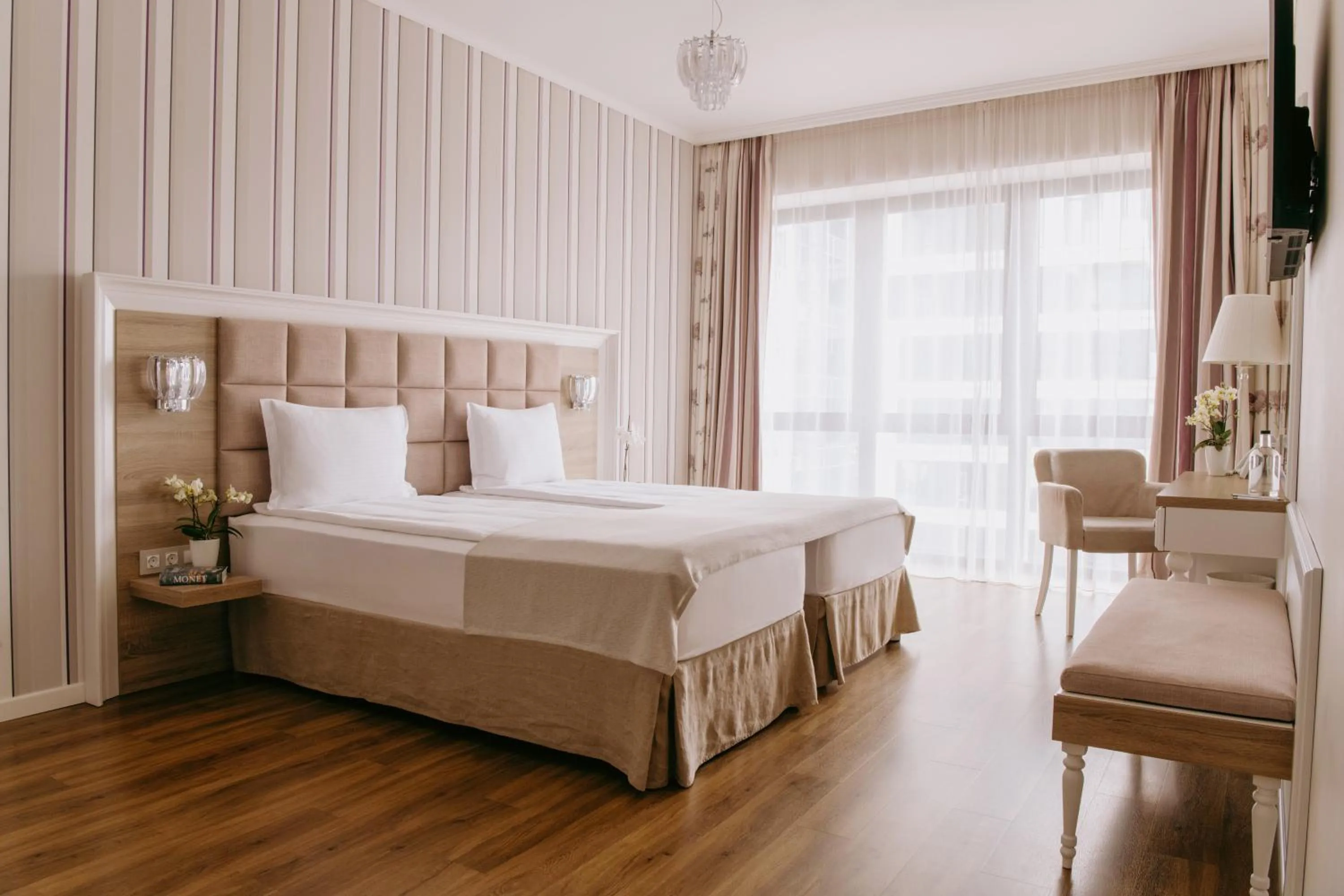 Photo of the whole room, Bed in Impresamente Art Hotel