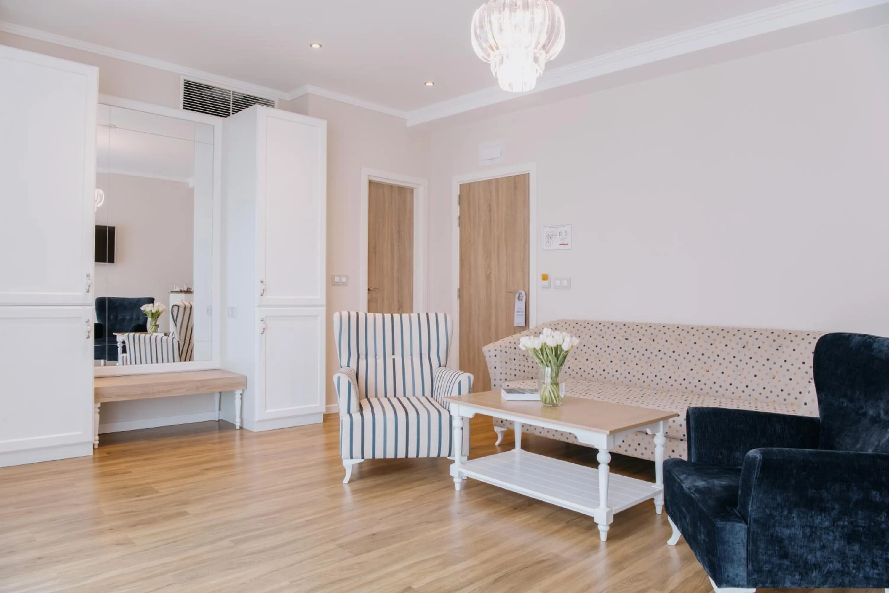 Seating area in Impresamente Art Hotel