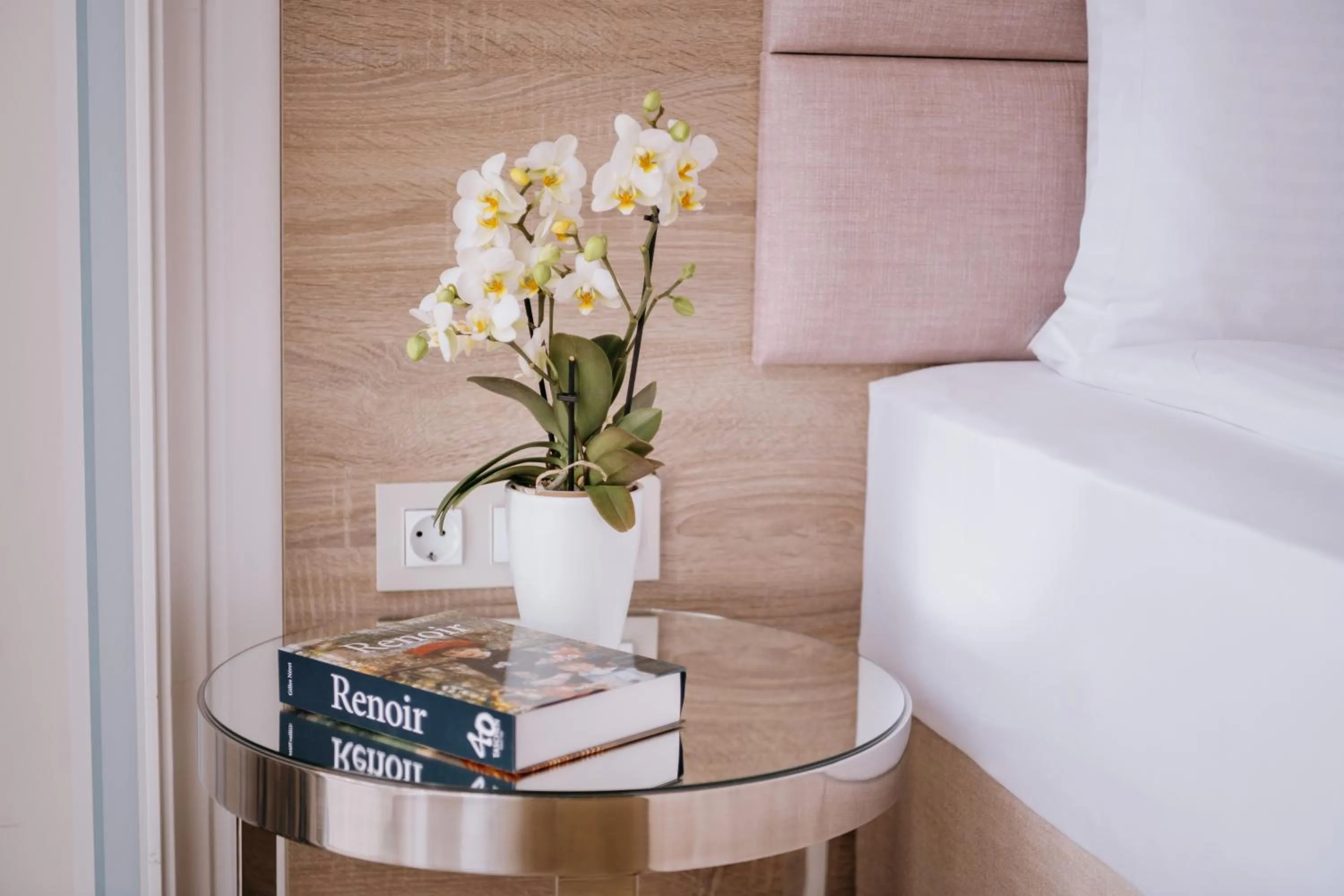 Photo of the whole room, Bed in Impresamente Art Hotel