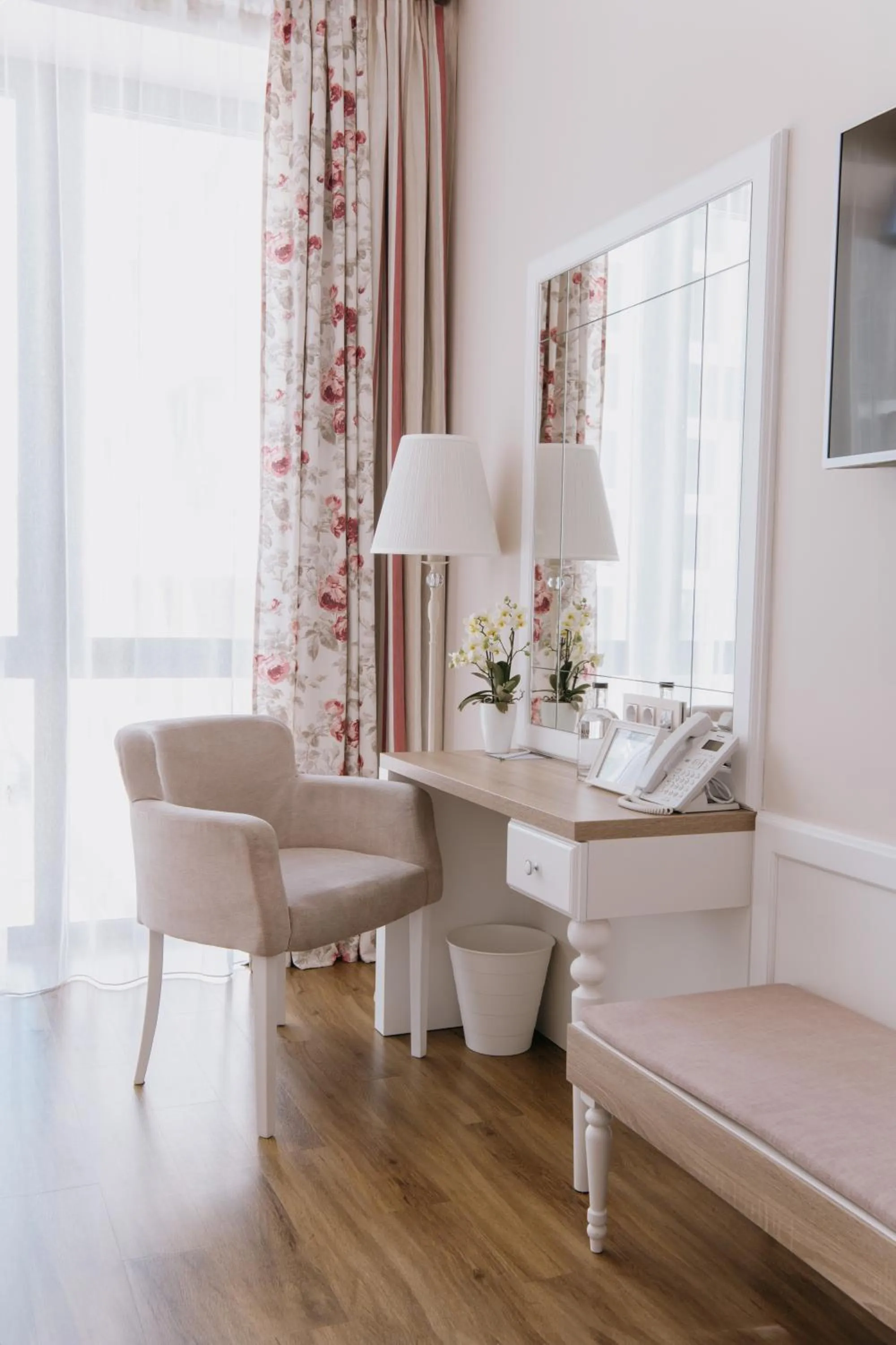 Seating area in Impresamente Art Hotel