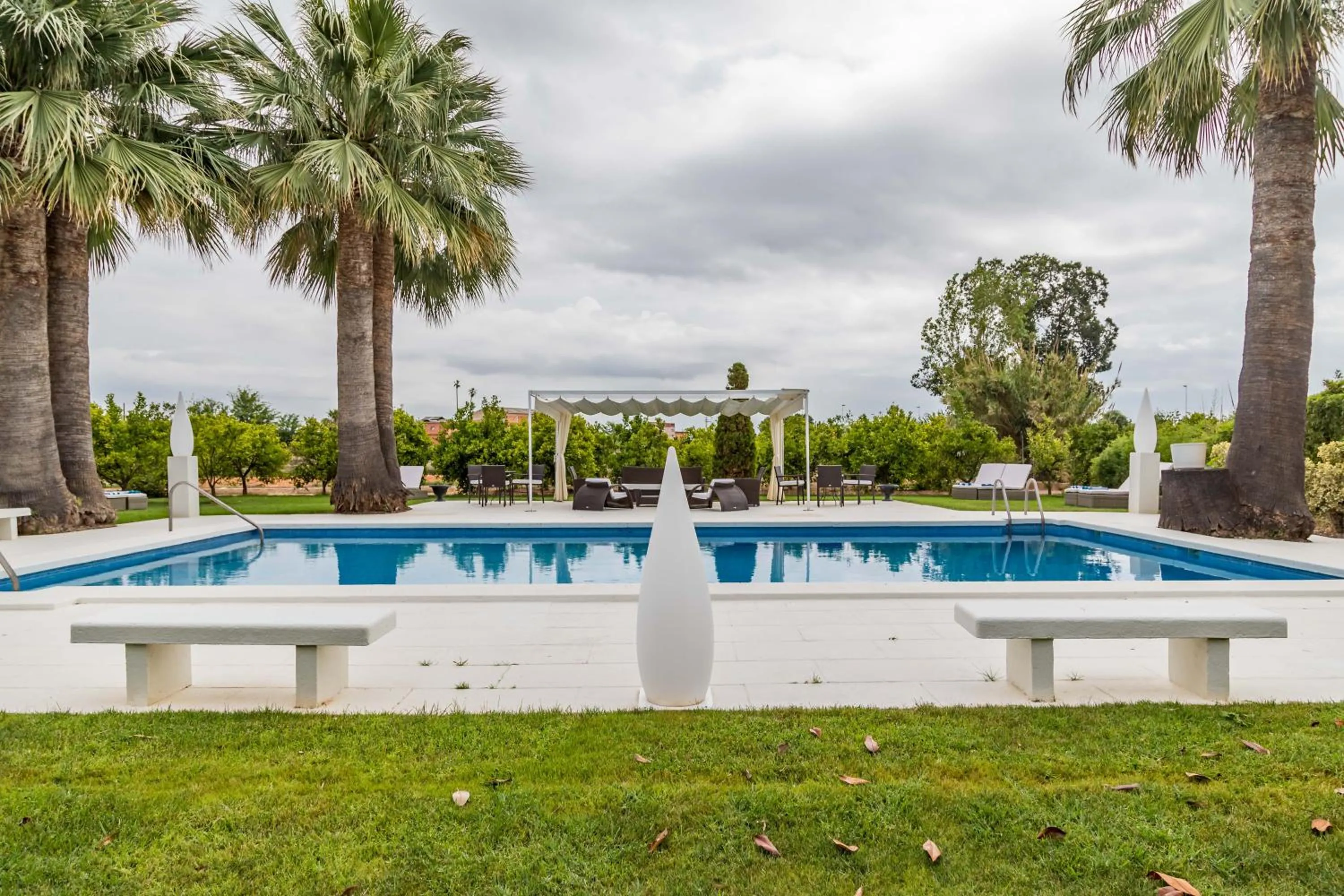 Swimming pool in Alquería Calatrava B&B