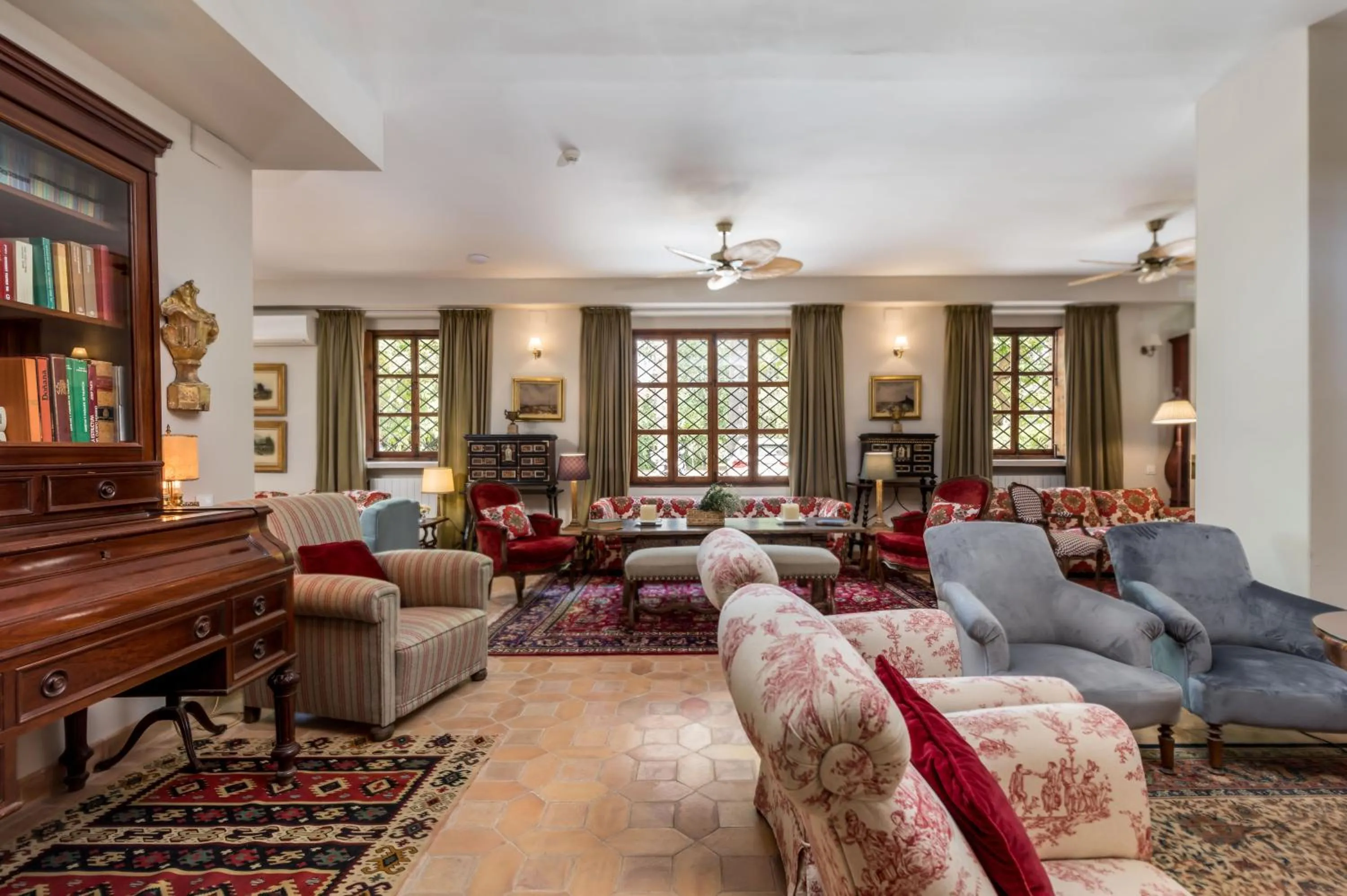 Seating area in Alquería Calatrava B&B