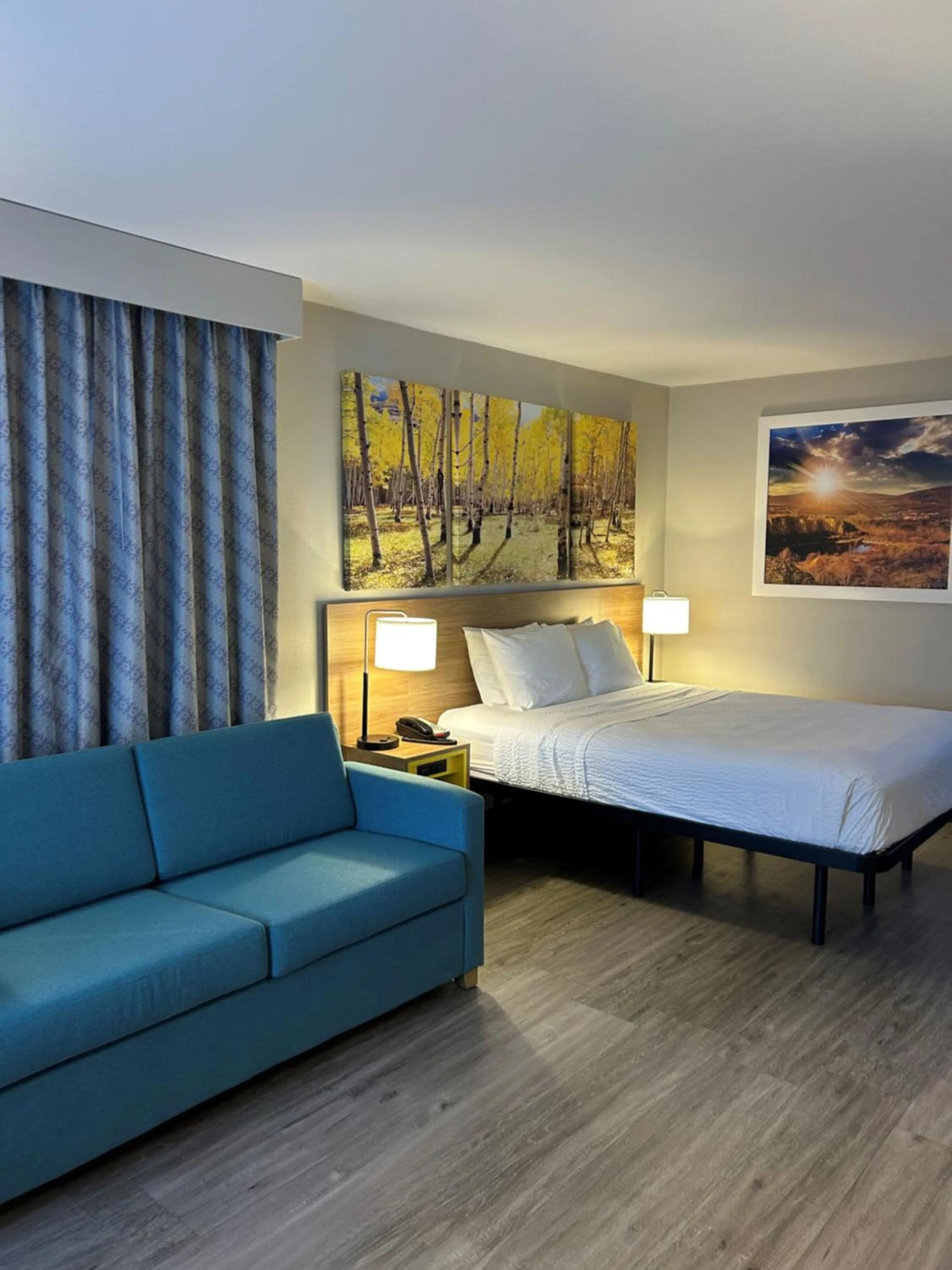 Bedroom, Bed in Days Inn by Wyndham Worland