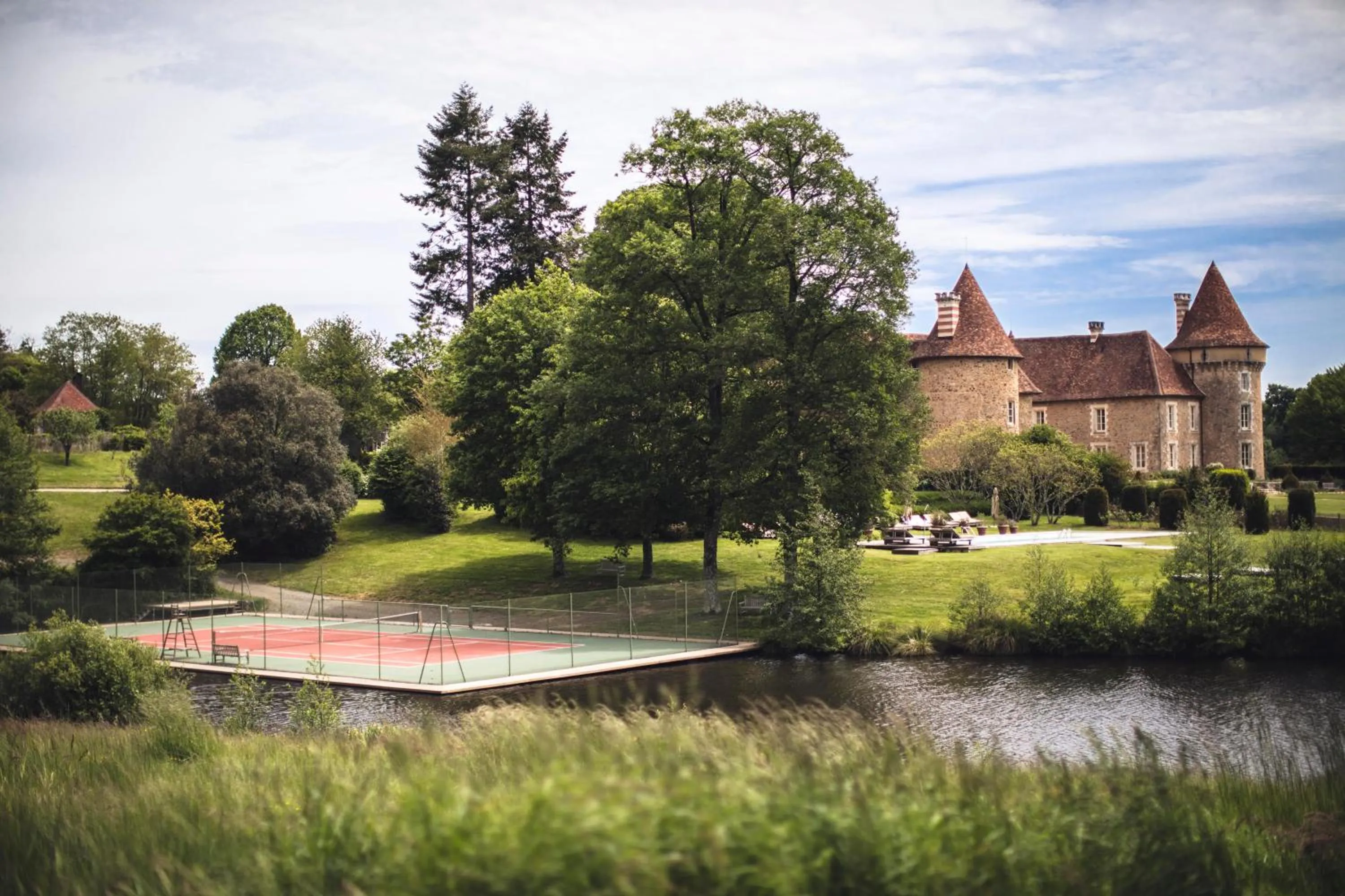 Tennis court in Domaine des Etangs, Auberge Collection